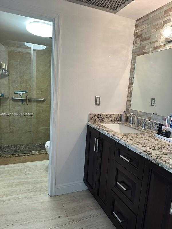 Small Image of 500 BAYVIEW DR #PH-18, Sunny Isles Beach Number 6