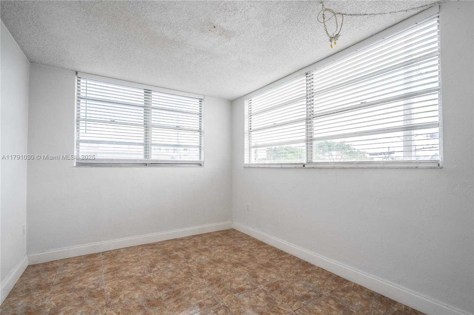 Small Image of 7850 BYRON AVE #207, Miami Beach Number 12