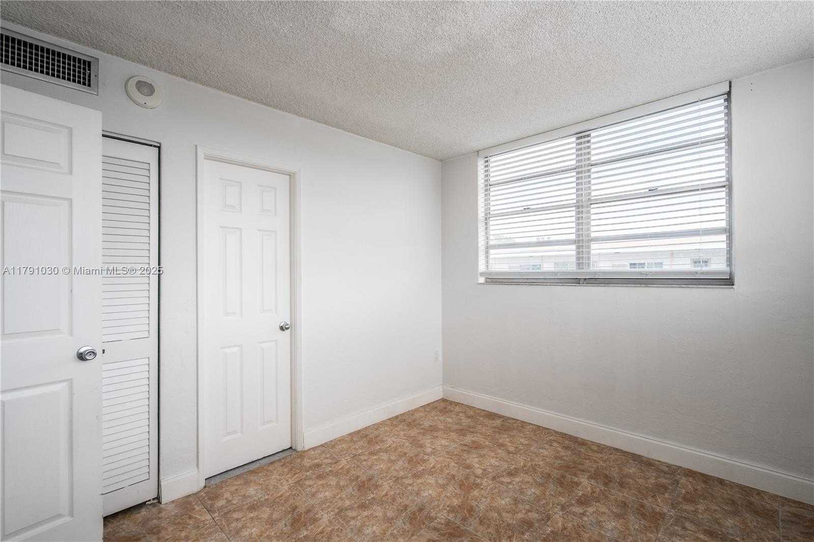 Small Image of 7850 BYRON AVE #207, Miami Beach Number 13