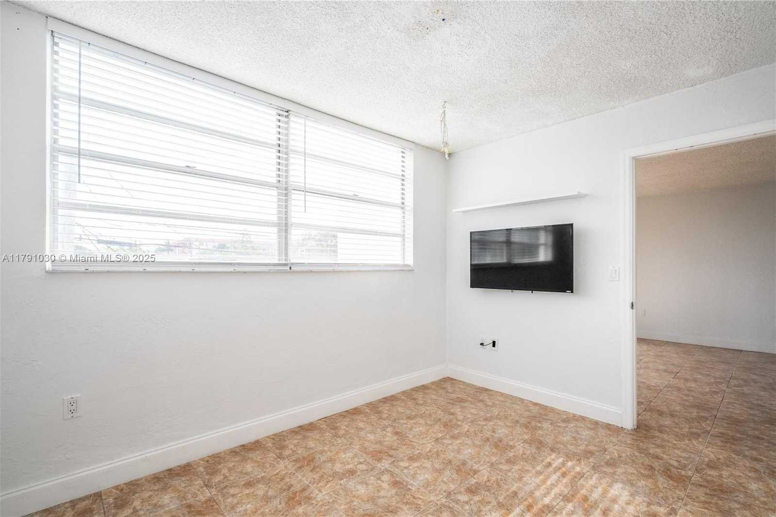 Small Image of 7850 BYRON AVE #207, Miami Beach Number 15