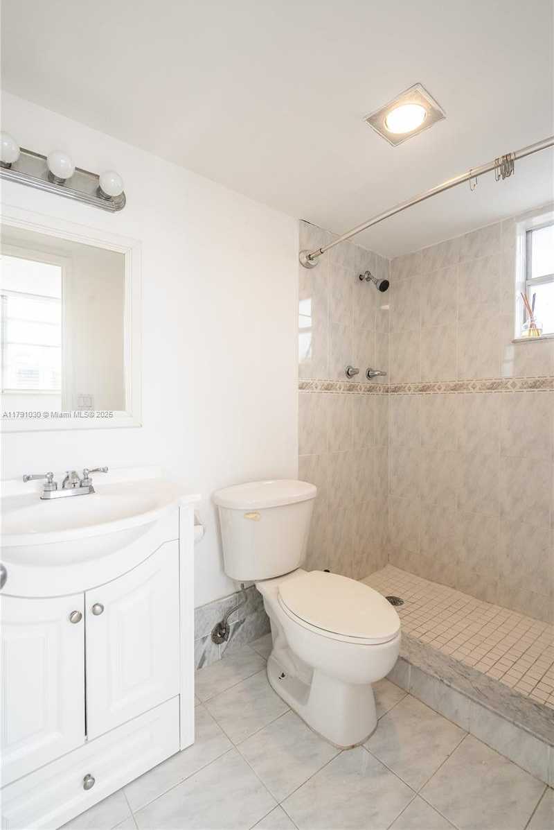 Small Image of 7850 BYRON AVE #207, Miami Beach Number 16