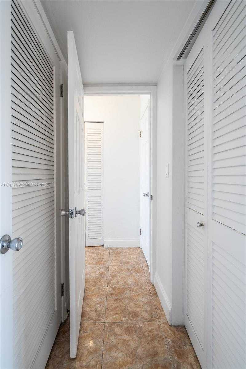Small Image of 7850 BYRON AVE #207, Miami Beach Number 19
