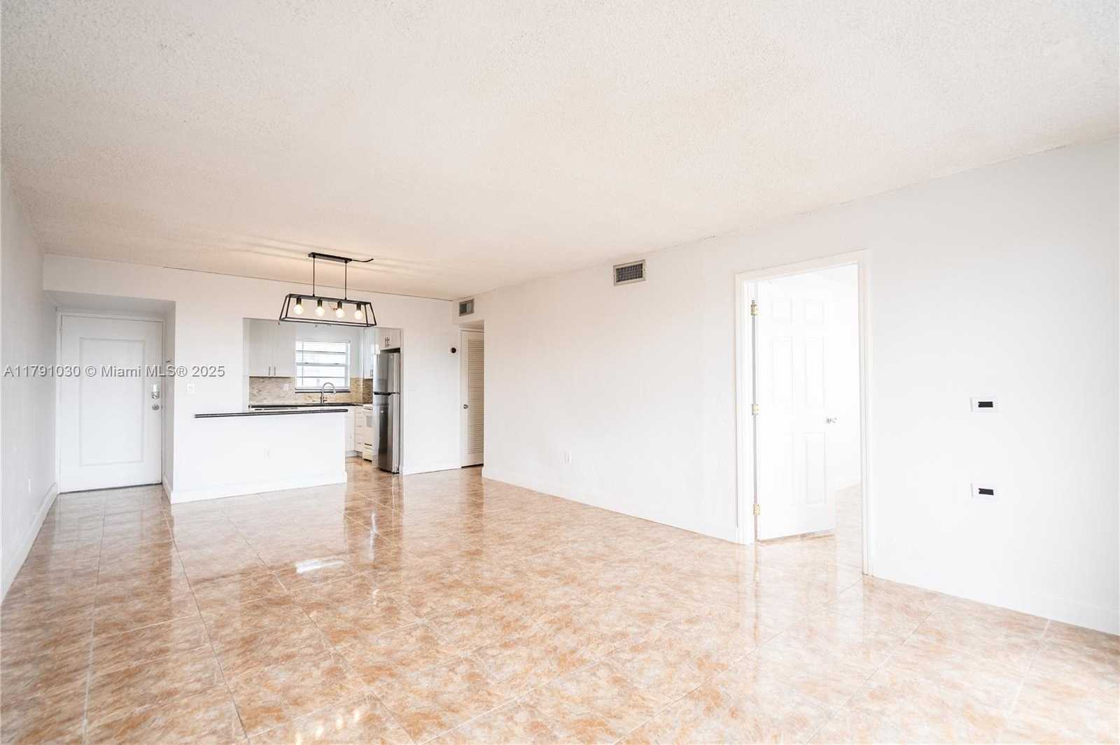 Small Image of 7850 BYRON AVE #207, Miami Beach Number 2