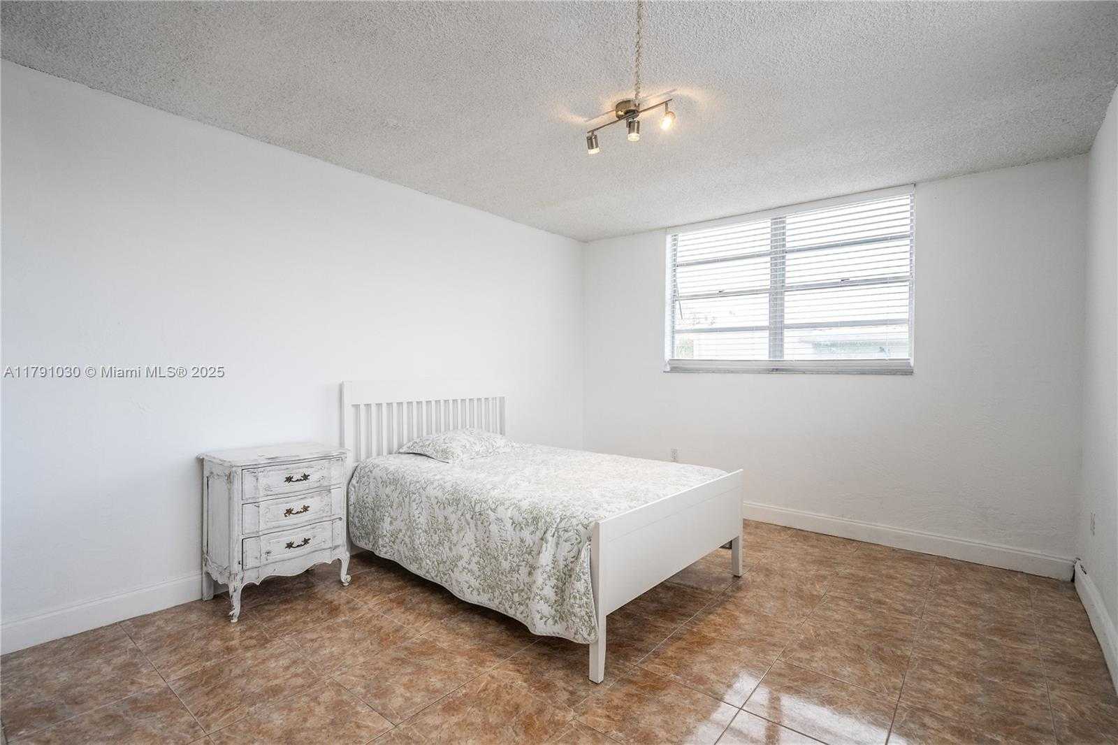 Small Image of 7850 BYRON AVE #207, Miami Beach Number 21
