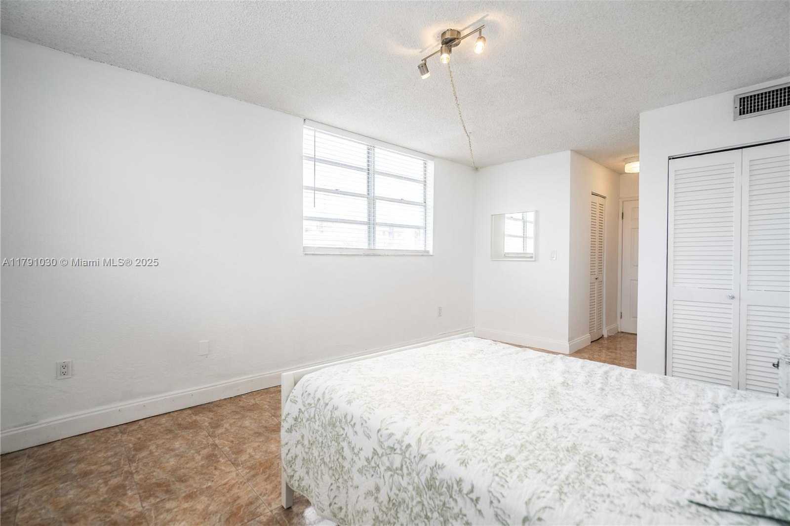 Small Image of 7850 BYRON AVE #207, Miami Beach Number 23