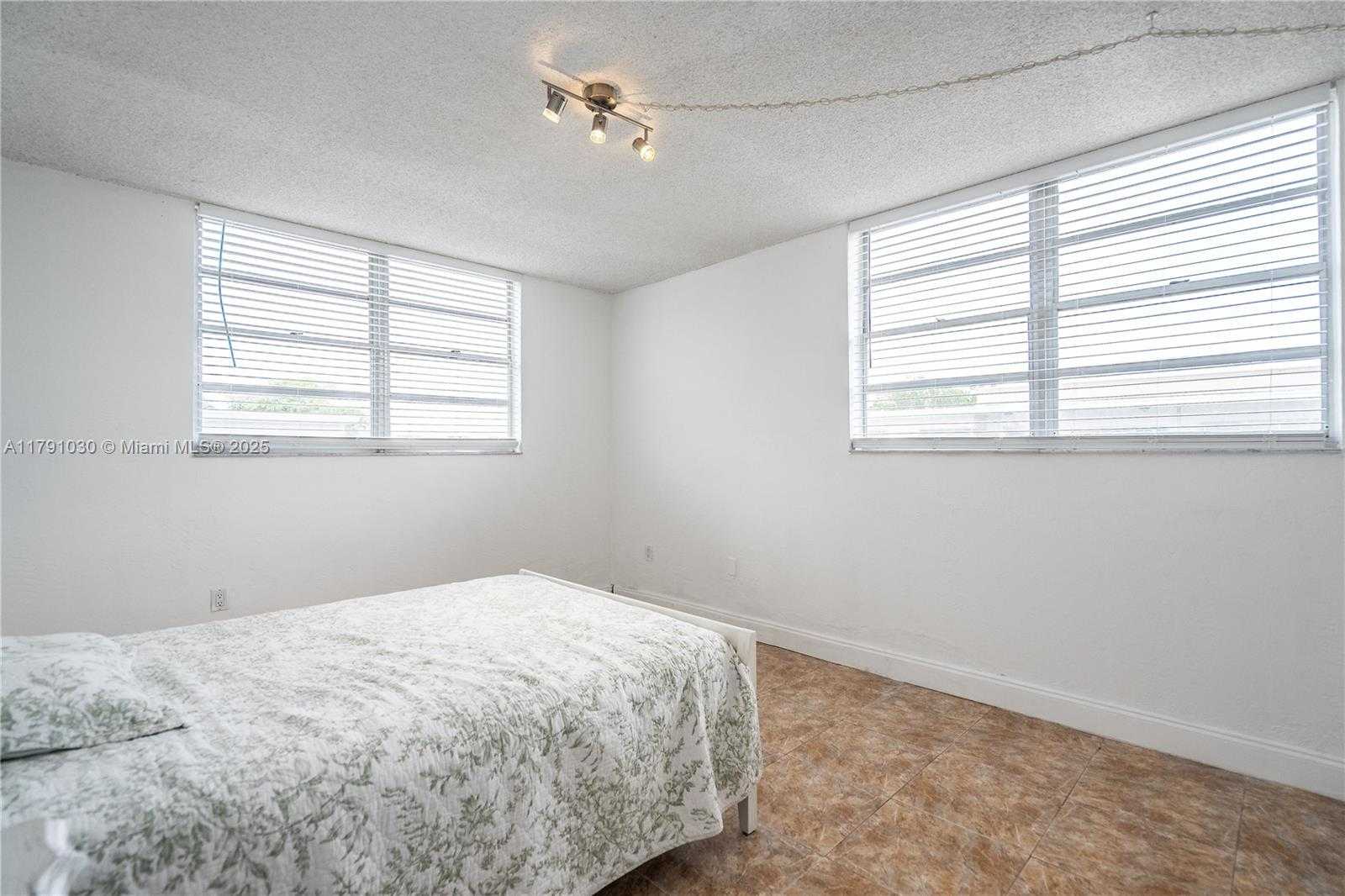 Small Image of 7850 BYRON AVE #207, Miami Beach Number 24