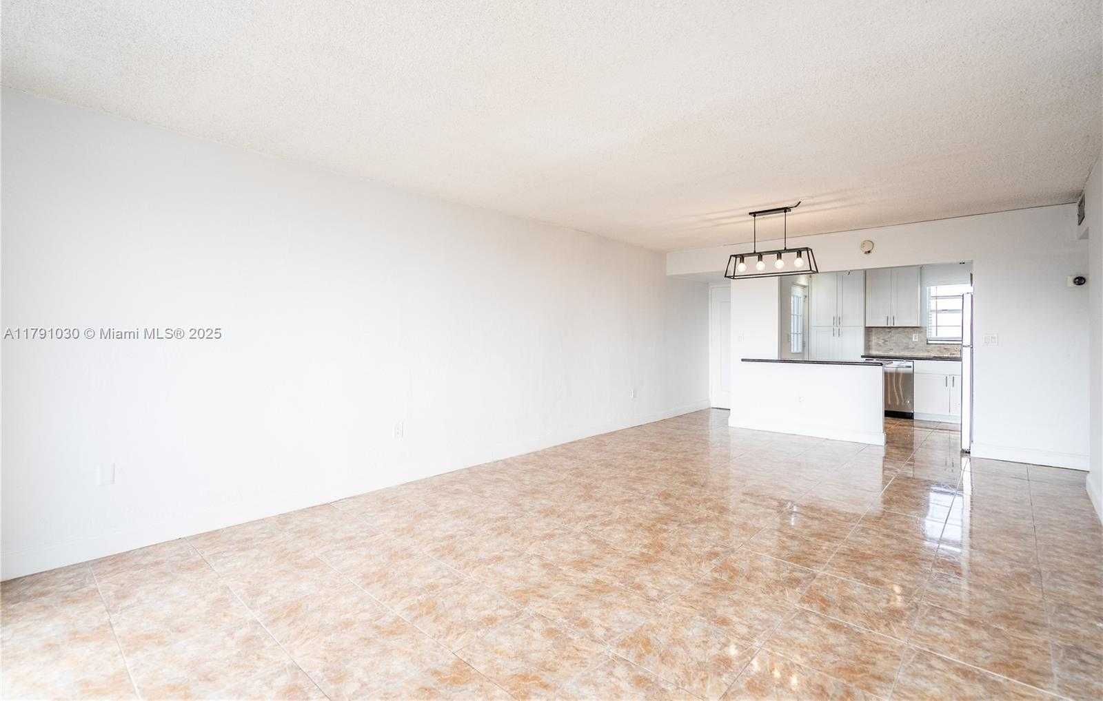 Small Image of 7850 BYRON AVE #207, Miami Beach Number 3