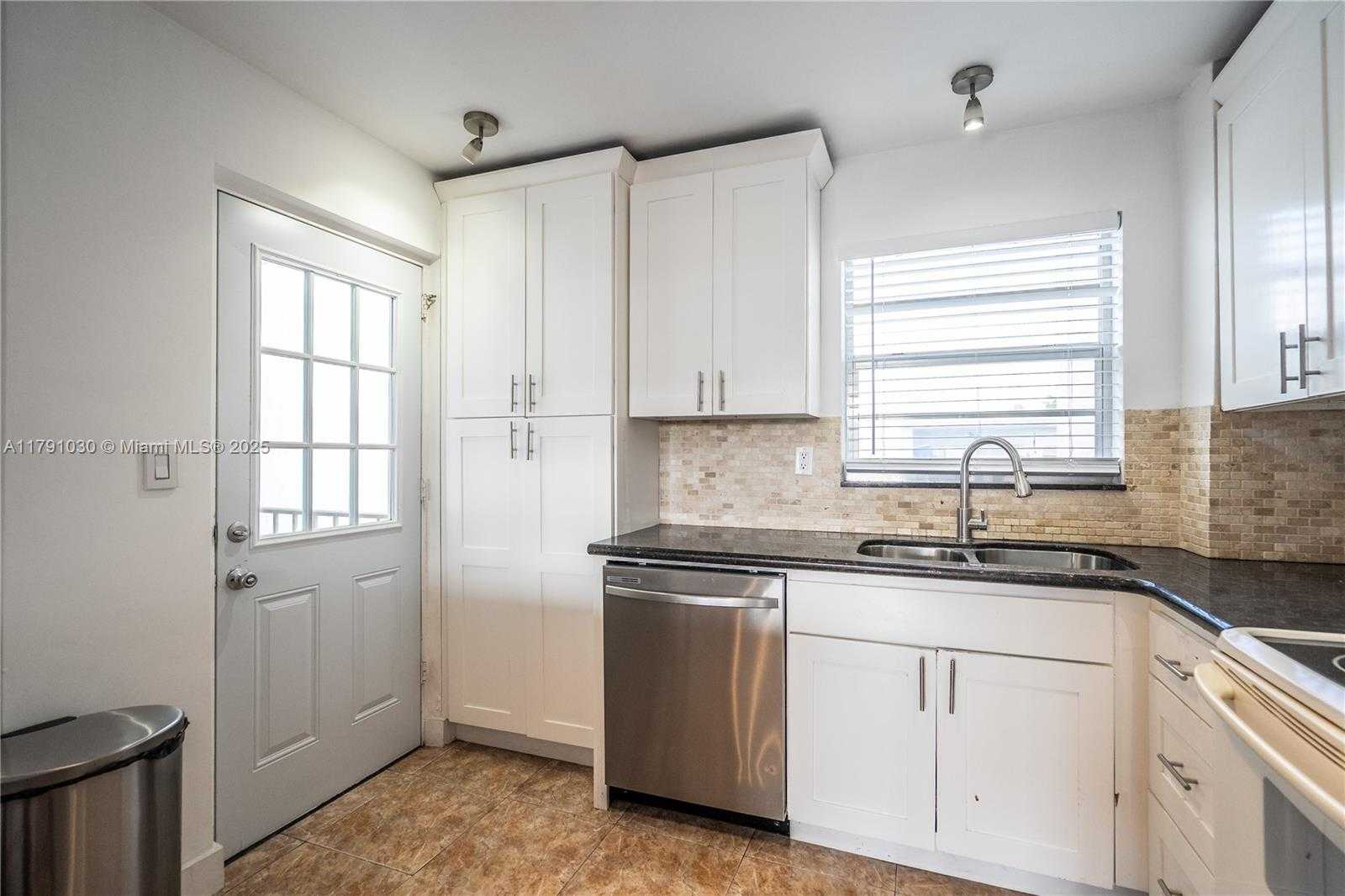 Small Image of 7850 BYRON AVE #207, Miami Beach Number 5