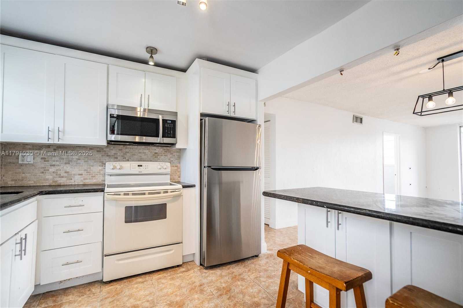 Small Image of 7850 BYRON AVE #207, Miami Beach Number 6