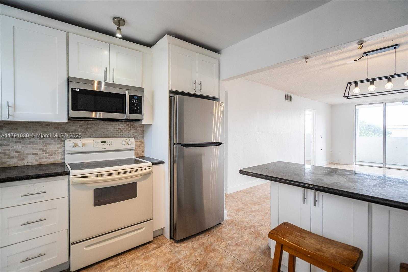 Small Image of 7850 BYRON AVE #207, Miami Beach Number 8
