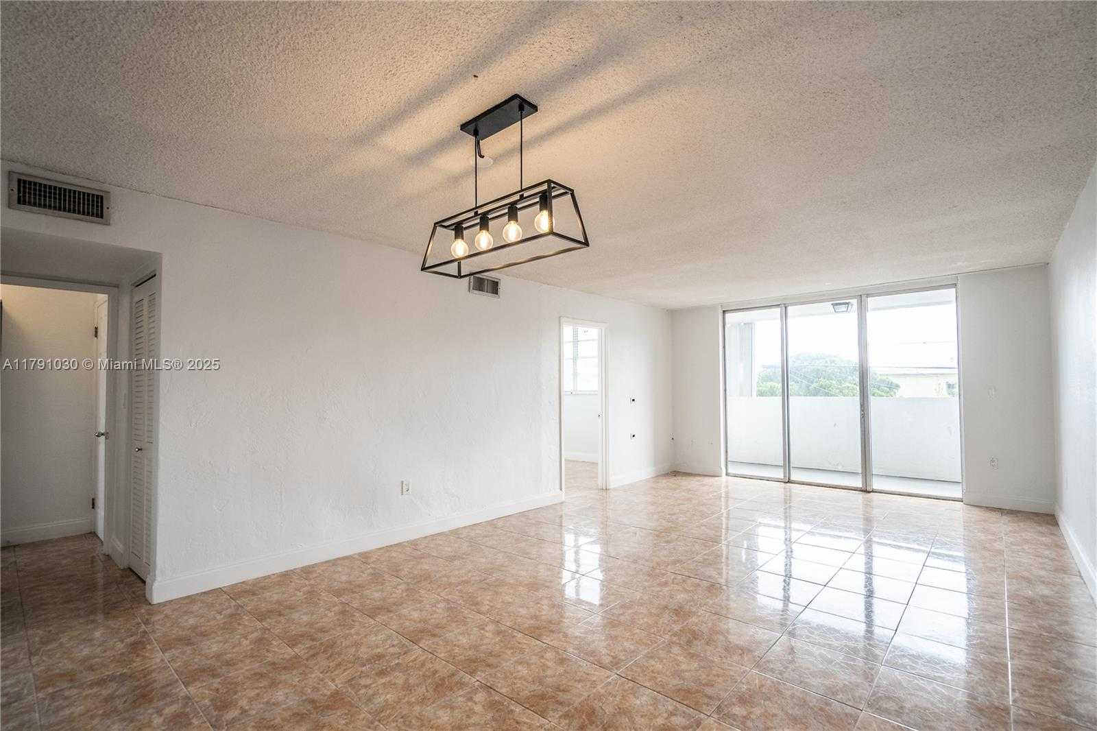 Small Image of 7850 BYRON AVE #207, Miami Beach Number 9