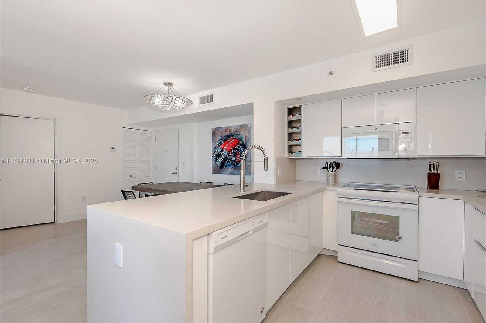 Small Image of 90 ALTON RD #2410, Miami Beach Number 10