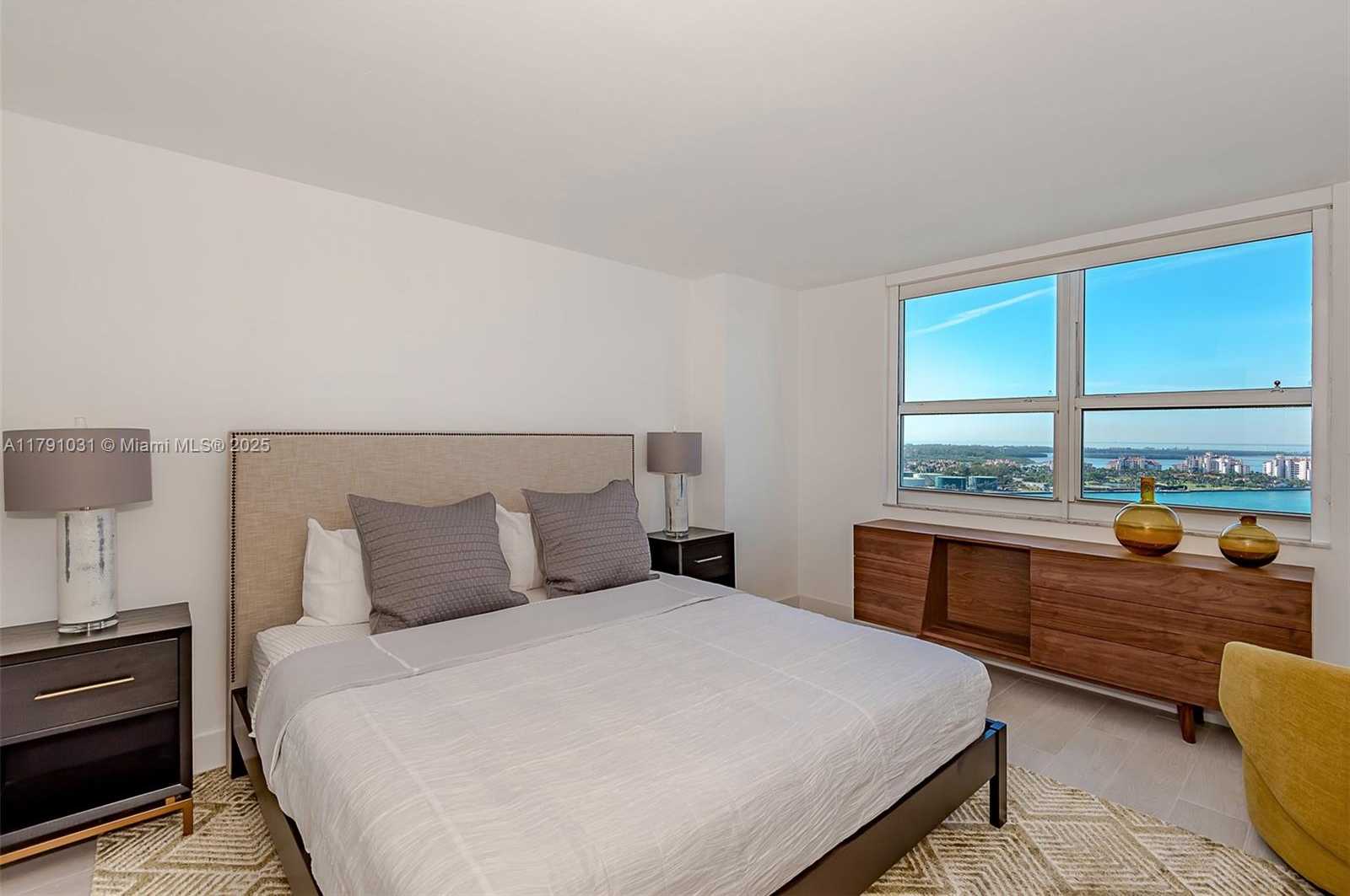 Small Image of 90 ALTON RD #2410, Miami Beach Number 12