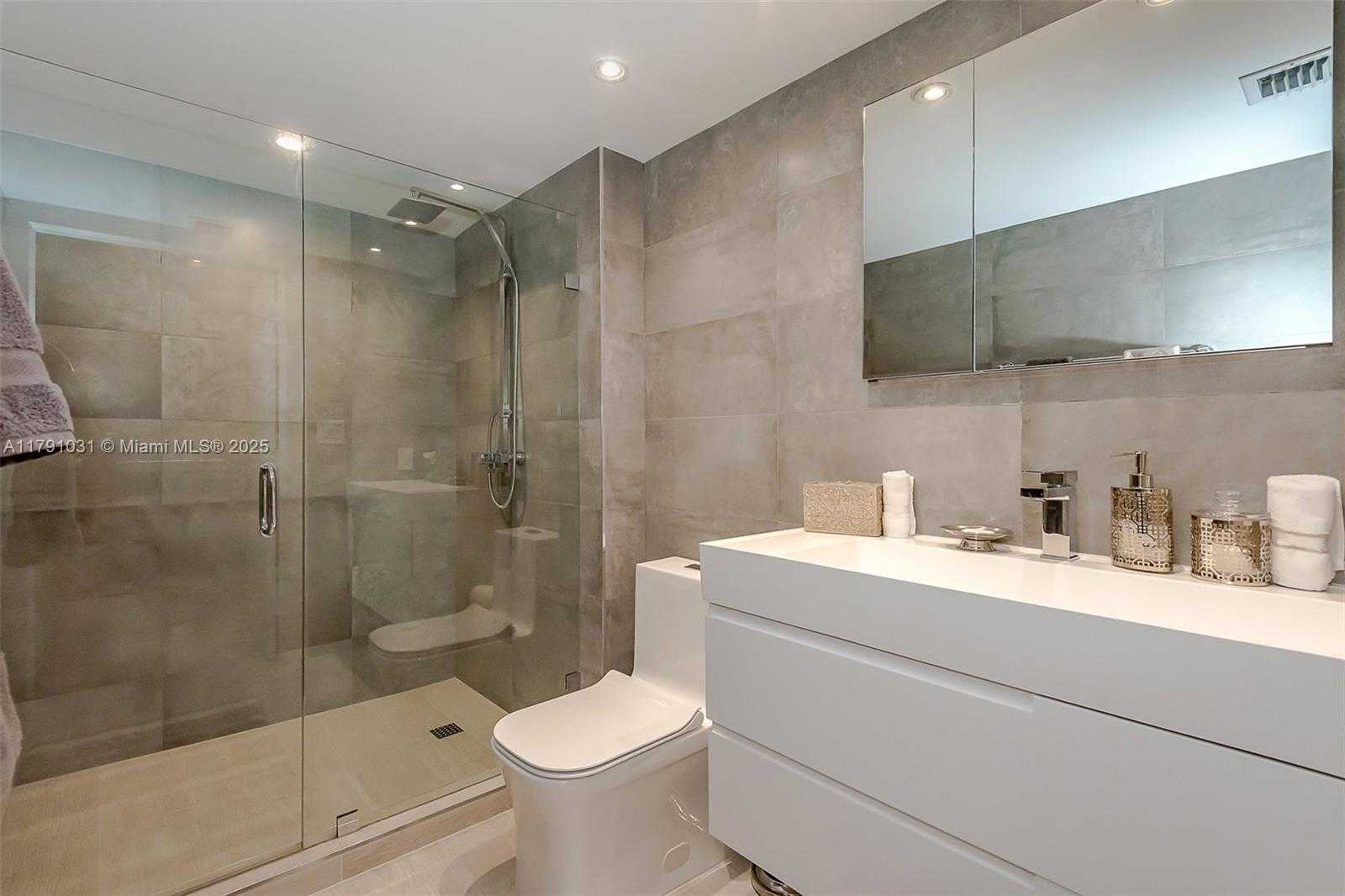 Small Image of 90 ALTON RD #2410, Miami Beach Number 16