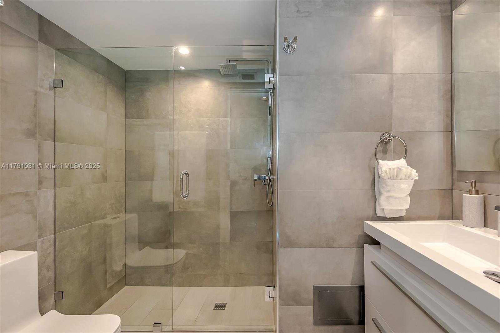 Small Image of 90 ALTON RD #2410, Miami Beach Number 21