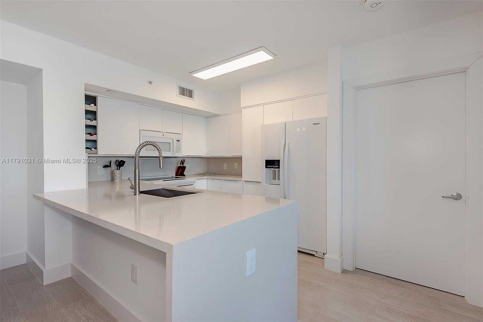 Small Image of 90 ALTON RD #2410, Miami Beach Number 8