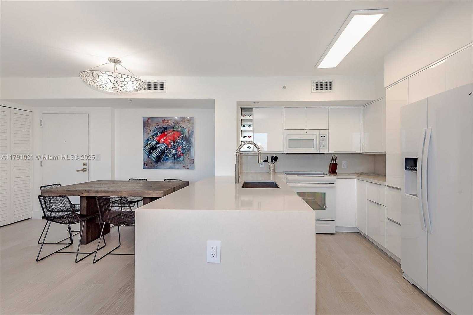 Small Image of 90 ALTON RD #2410, Miami Beach Number 9