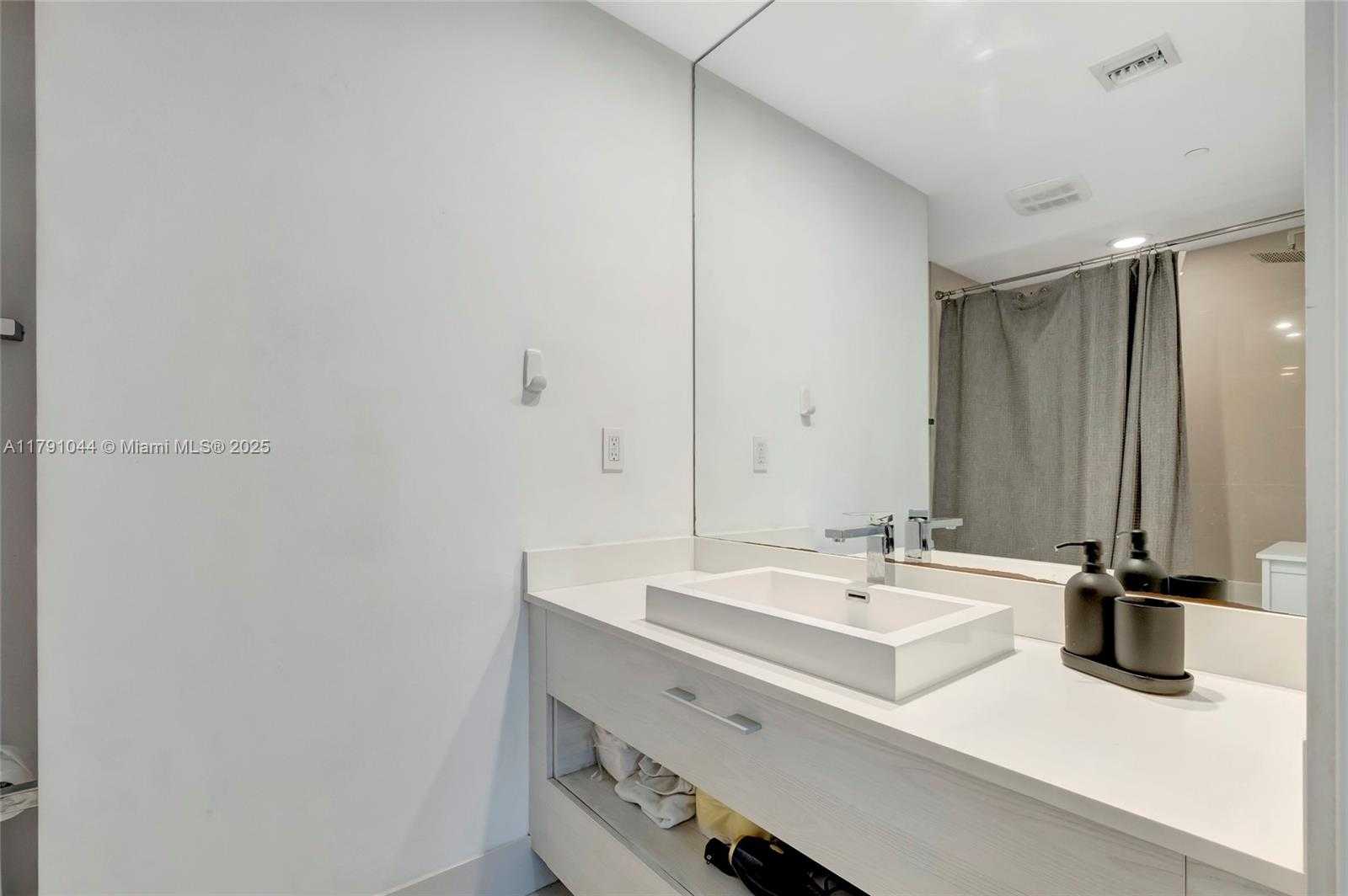 Small Image of 55 SOUTH WEST 9TH ST #3509, Miami Number 38