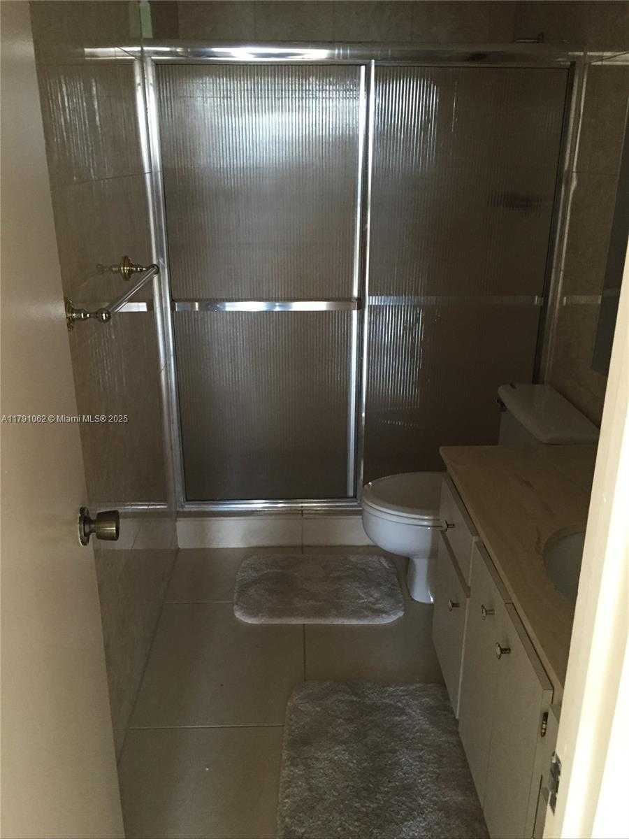 Small Image of 1985 SOUTH OCEAN DR #12J, Hallandale Beach Number 5