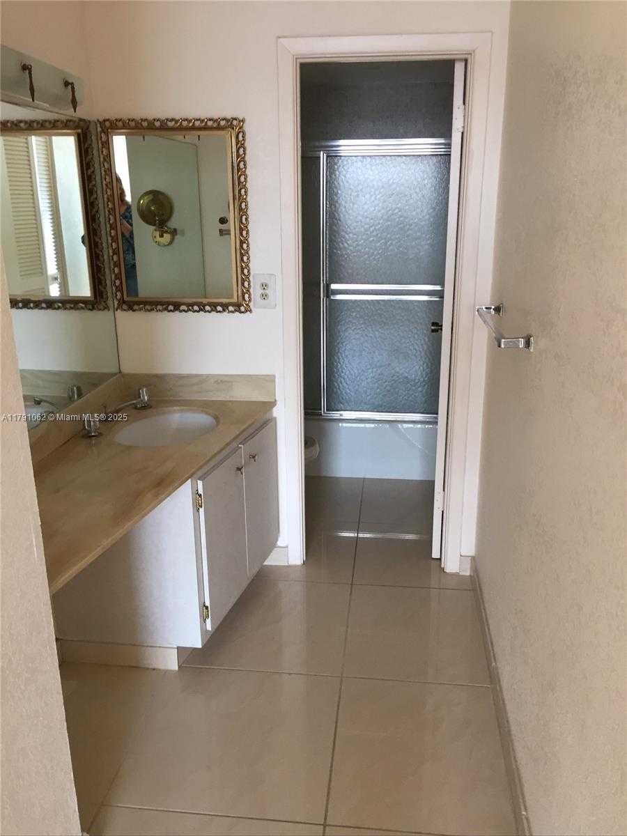 Small Image of 1985 SOUTH OCEAN DR #12J, Hallandale Beach Number 7