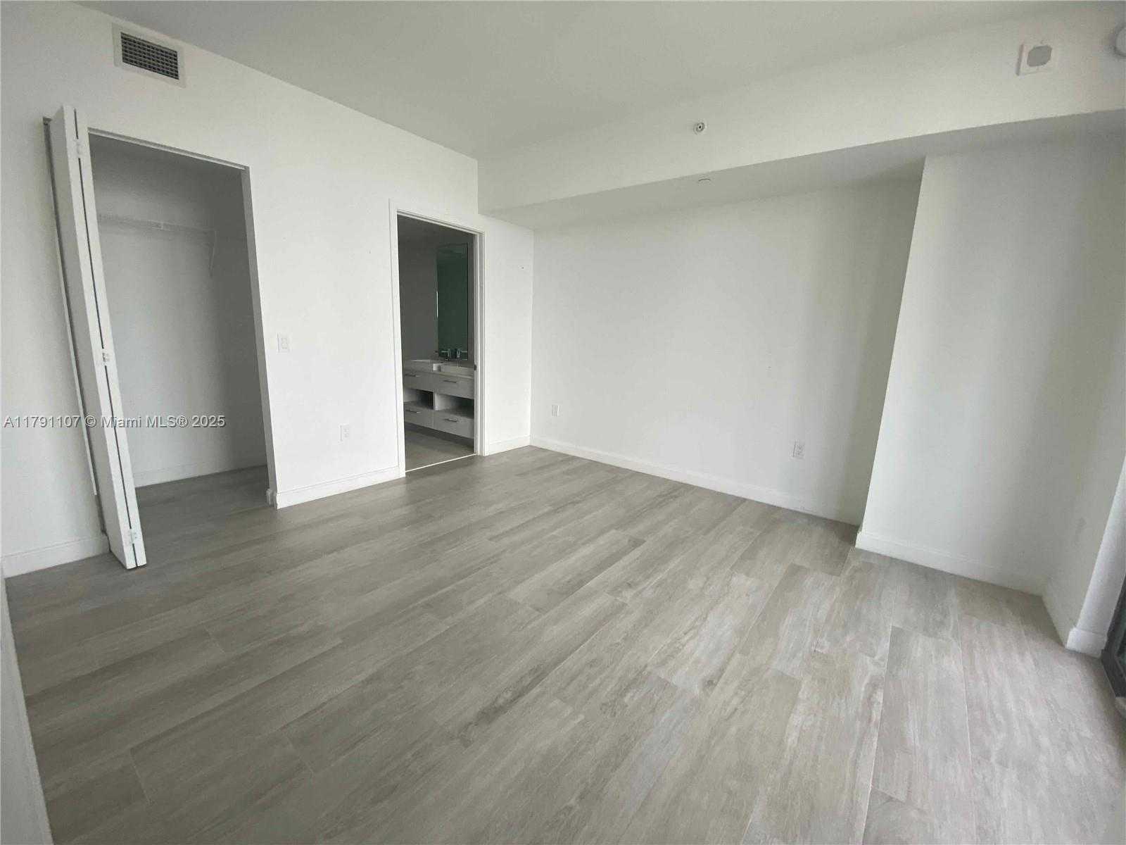 Small Image of 45 SOUTH WEST 9TH ST #3703, Miami Number 10