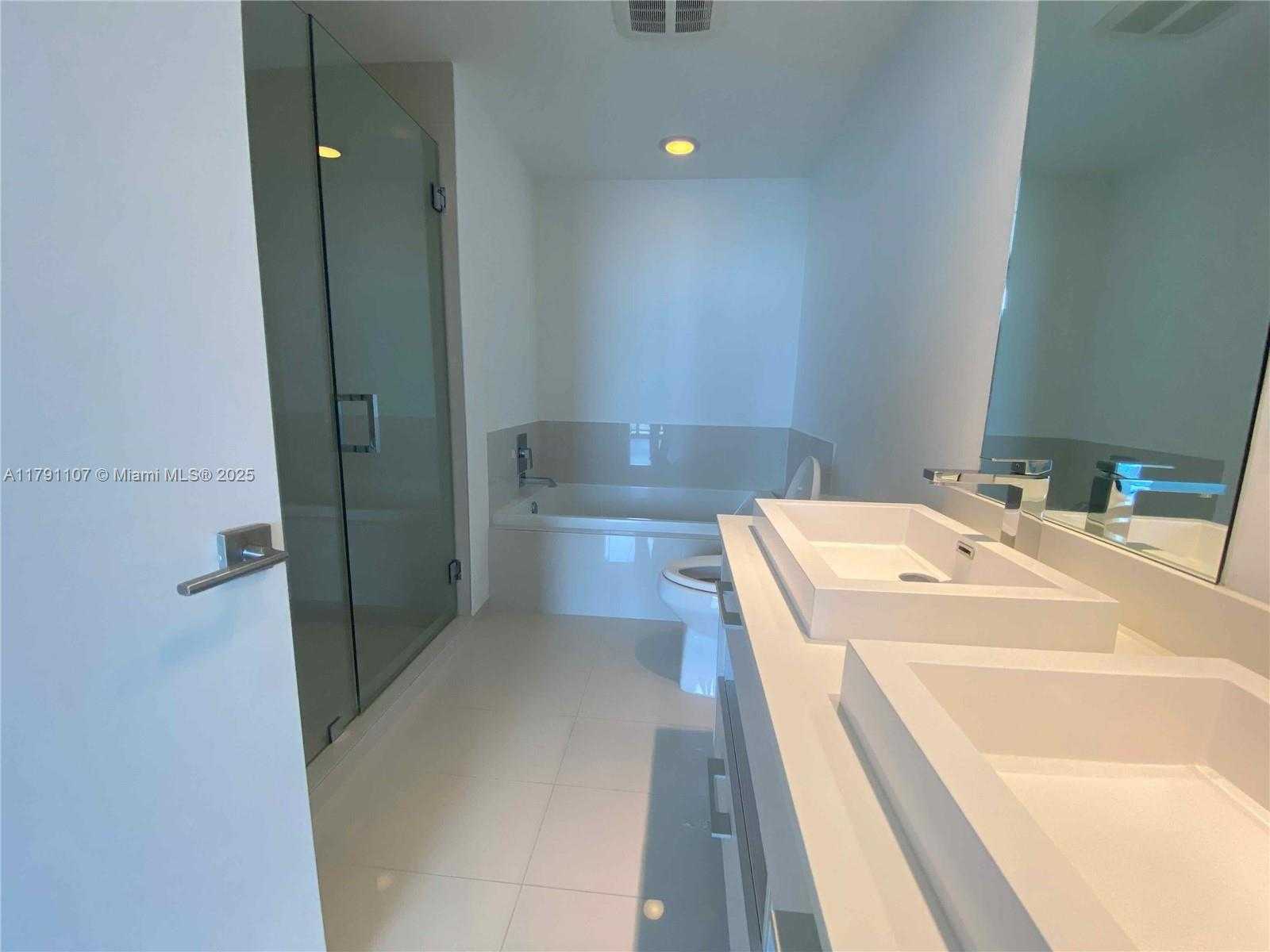 Small Image of 45 SOUTH WEST 9TH ST #3703, Miami Number 17