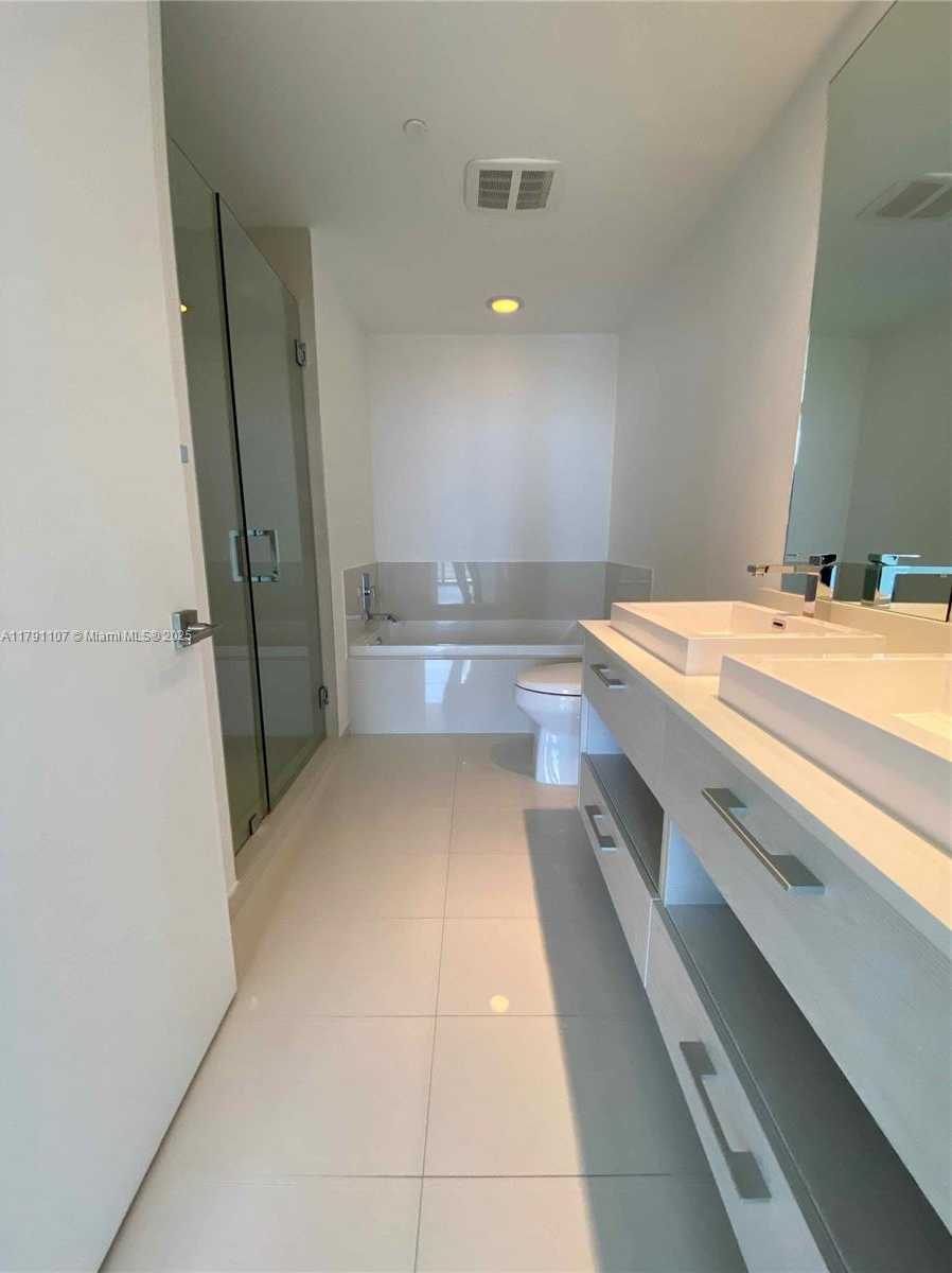Small Image of 45 SOUTH WEST 9TH ST #3703, Miami Number 19
