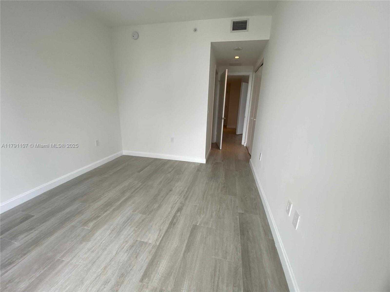 Small Image of 45 SOUTH WEST 9TH ST #3703, Miami Number 24