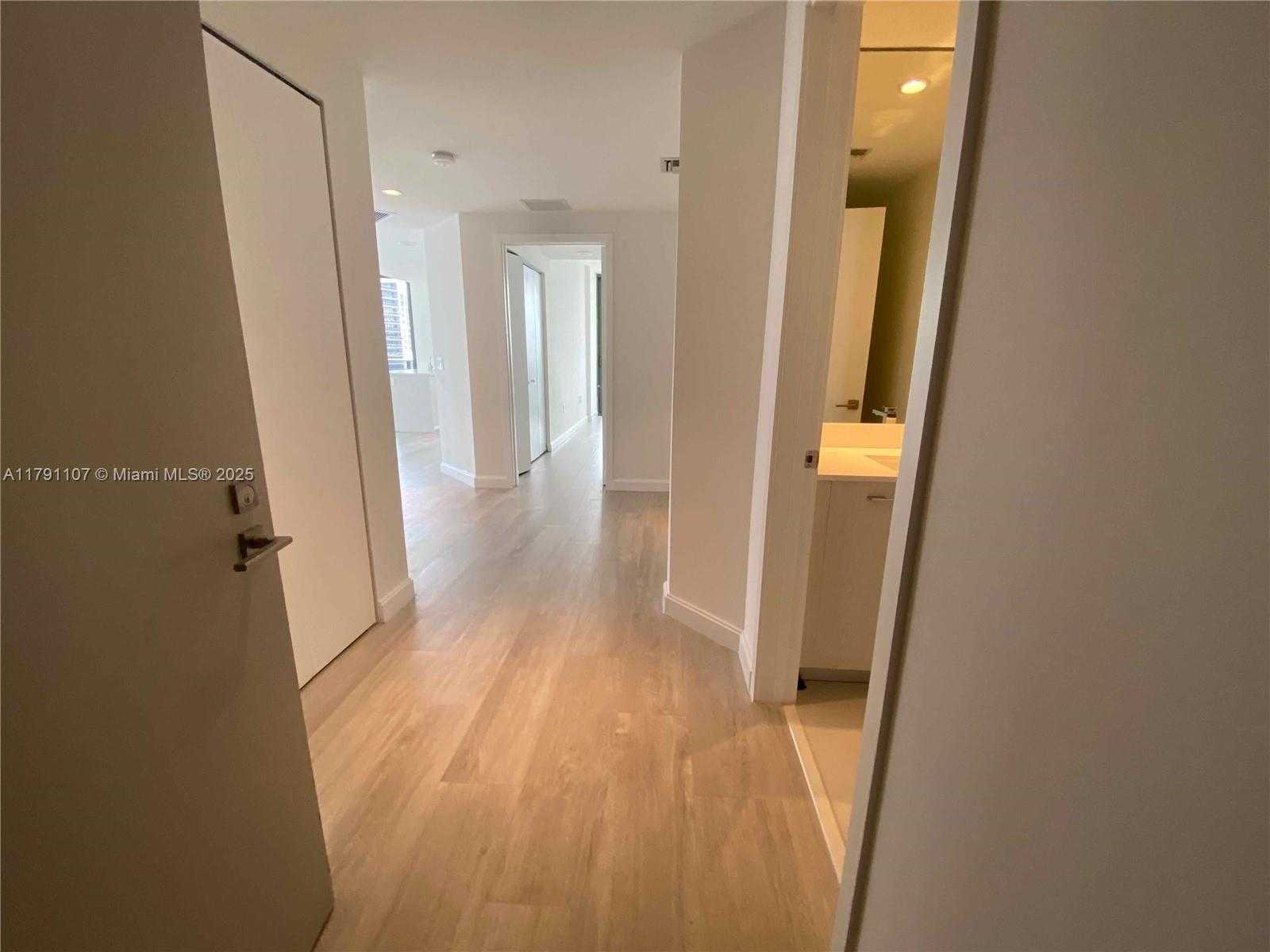 Small Image of 45 SOUTH WEST 9TH ST #3703, Miami Number 26