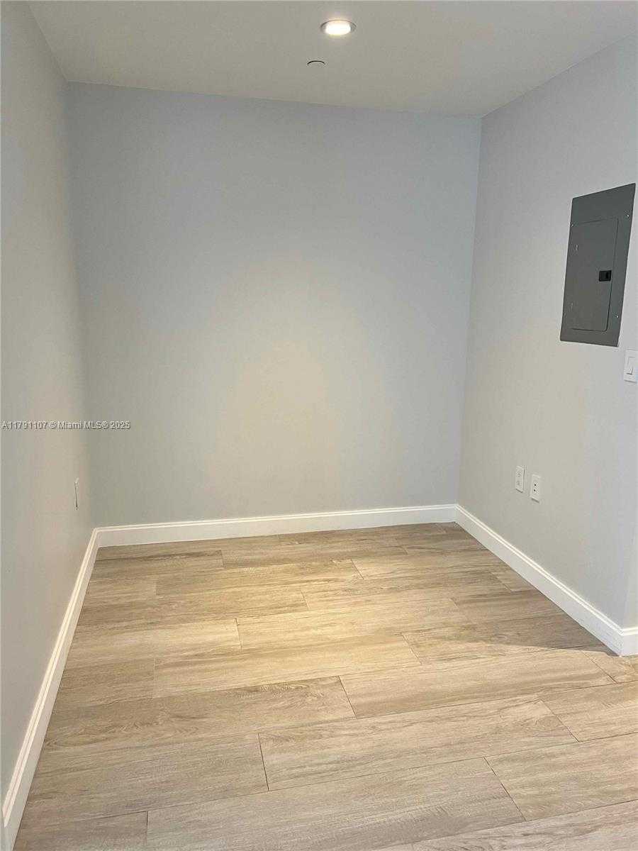 Small Image of 45 SOUTH WEST 9TH ST #3703, Miami Number 27