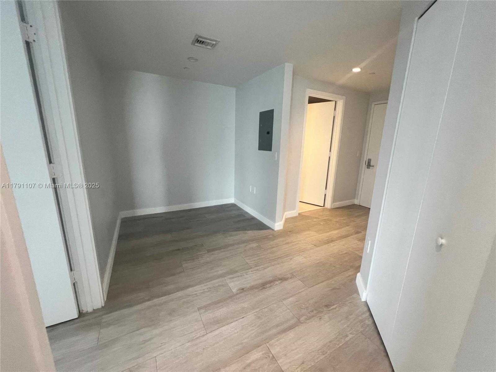 Small Image of 45 SOUTH WEST 9TH ST #3703, Miami Number 28