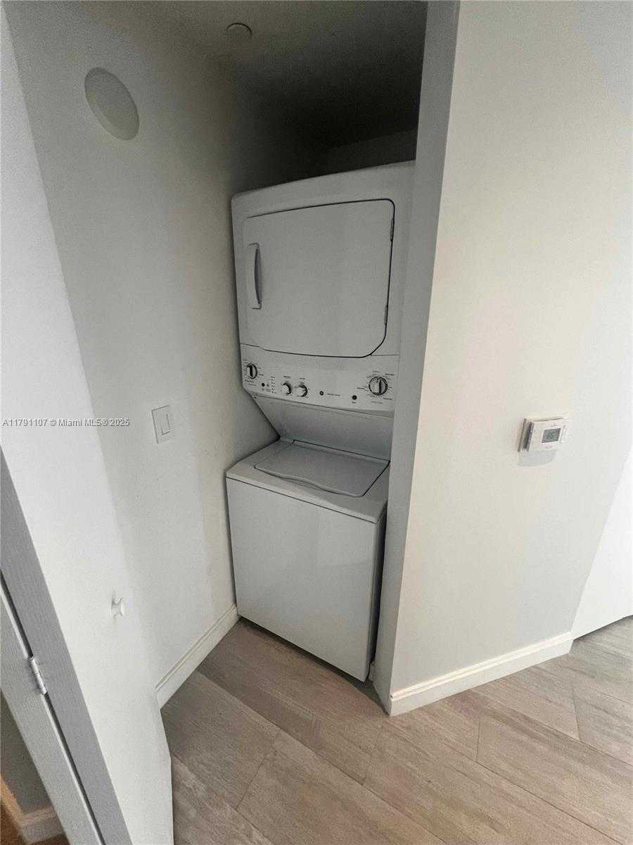 Small Image of 45 SOUTH WEST 9TH ST #3703, Miami Number 38