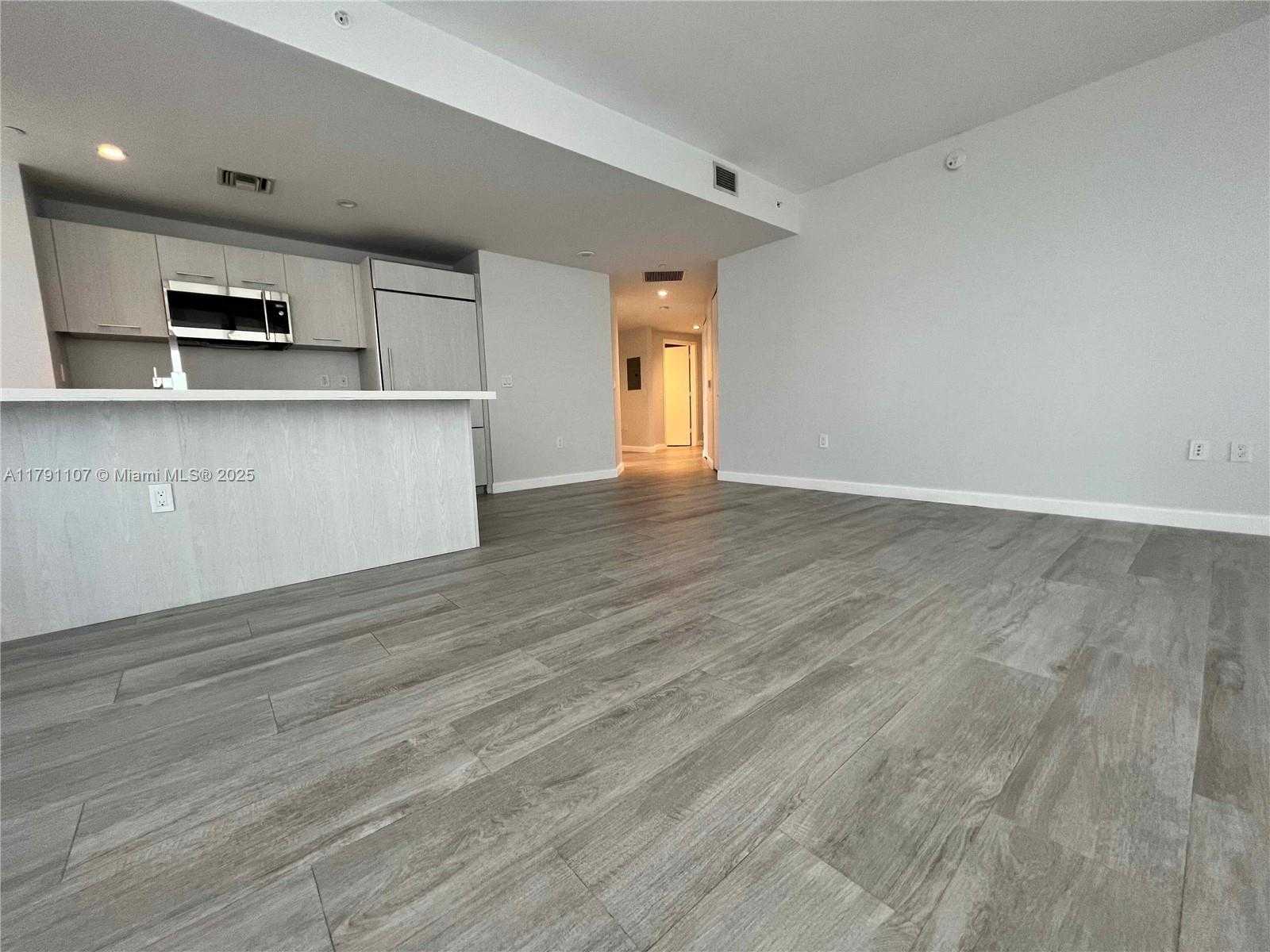 Small Image of 45 SOUTH WEST 9TH ST #3703, Miami Number 5