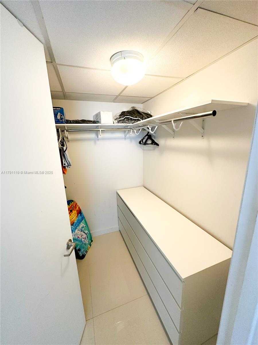 Small Image of 495 BRICKELL AVE #4508, Miami Number 10