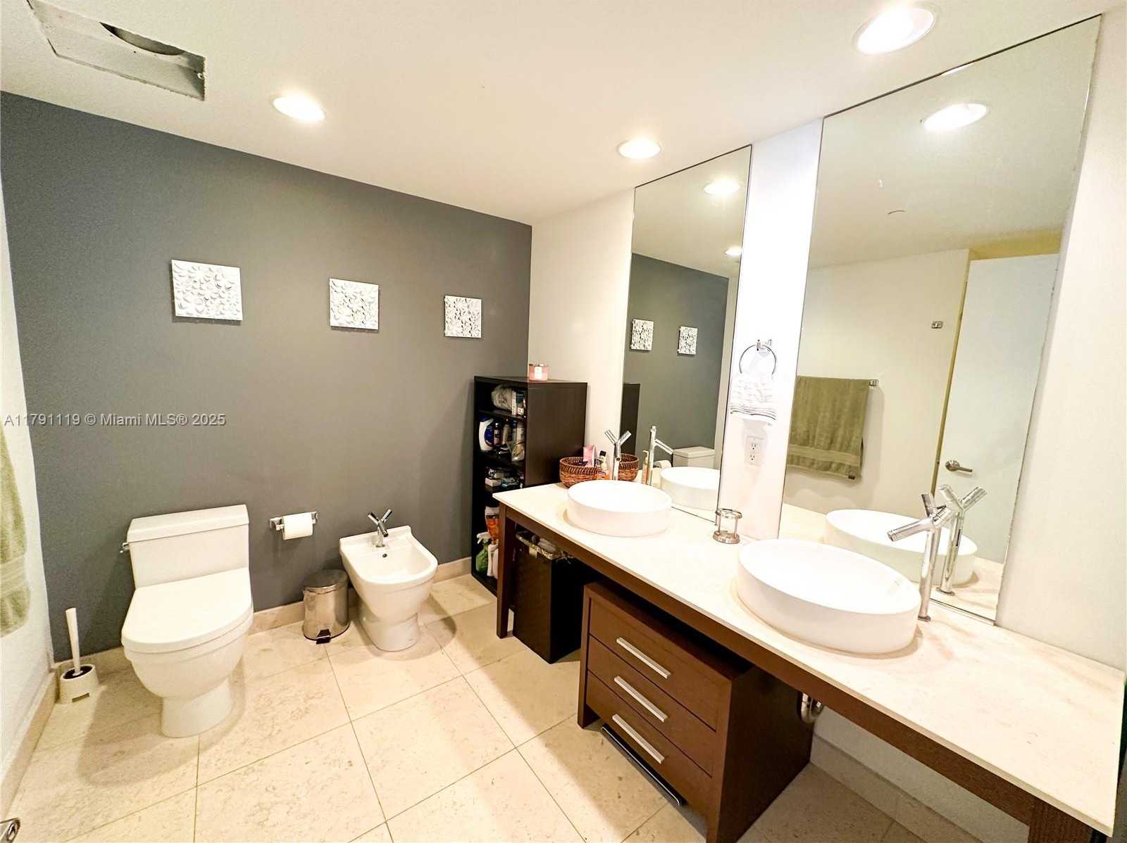 Small Image of 495 BRICKELL AVE #4508, Miami Number 6