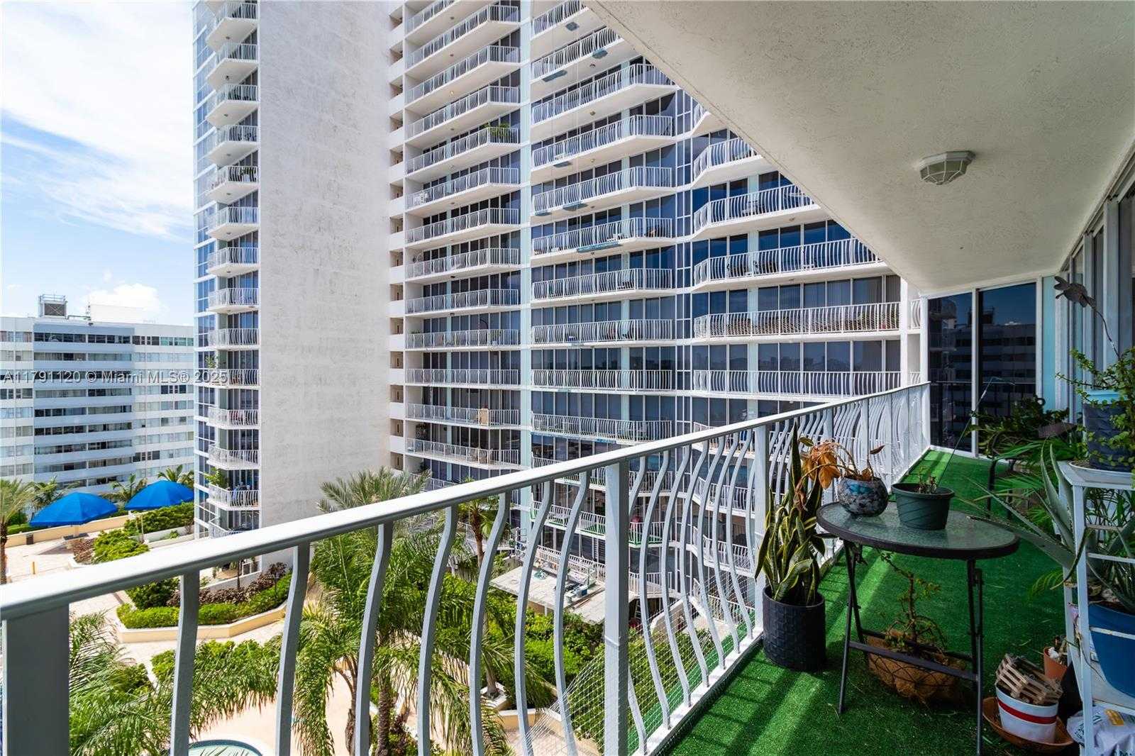 Small Image of 7601 EAST TREASURE DR #923, North Bay Village Number 18