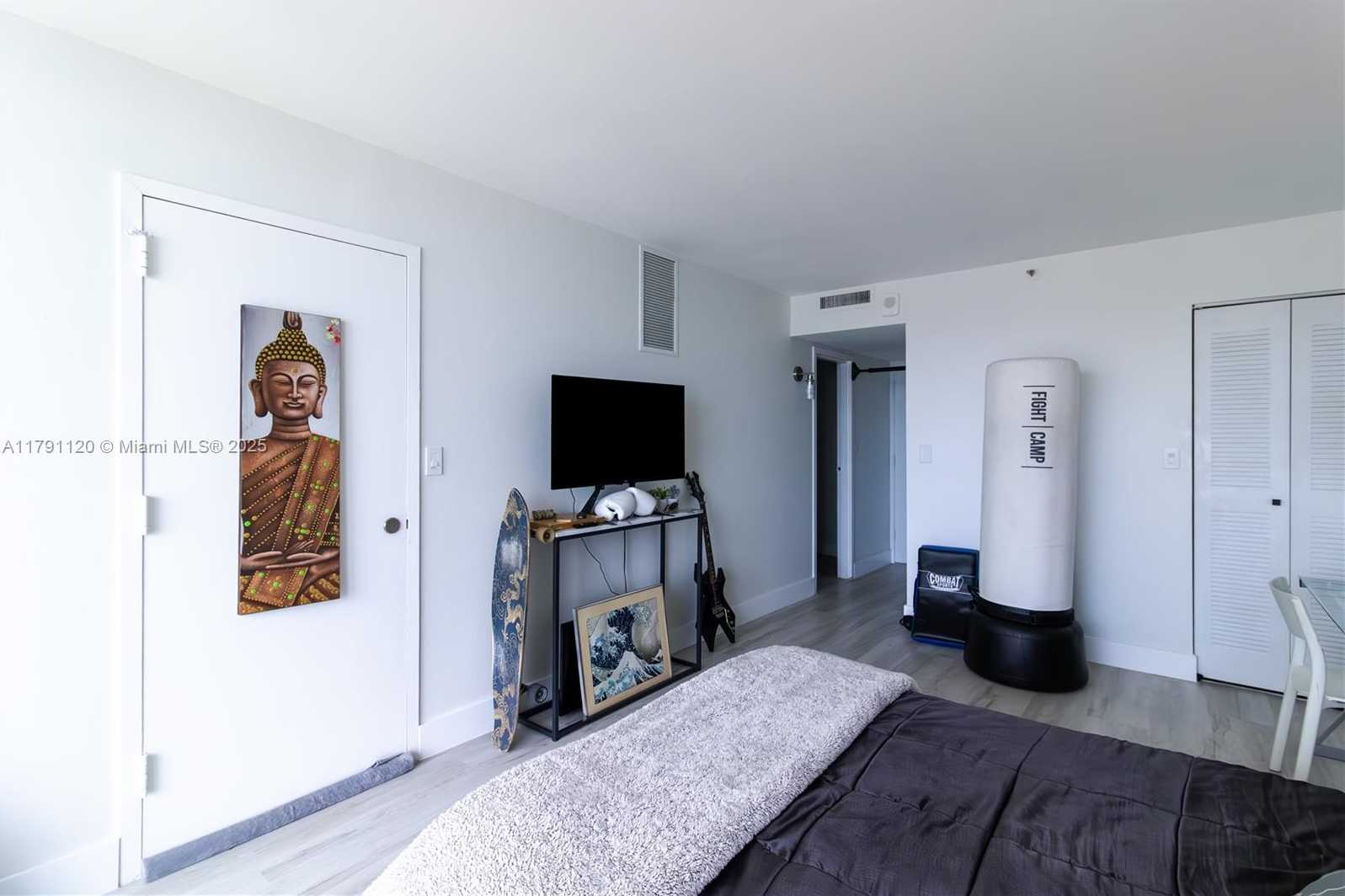 Small Image of 7601 EAST TREASURE DR #923, North Bay Village Number 19