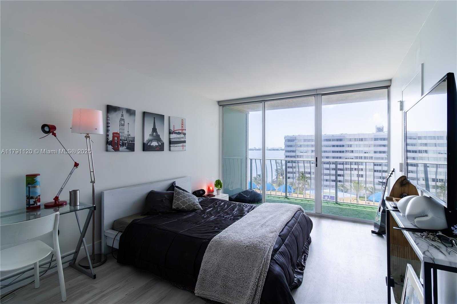 Small Image of 7601 EAST TREASURE DR #923, North Bay Village Number 21