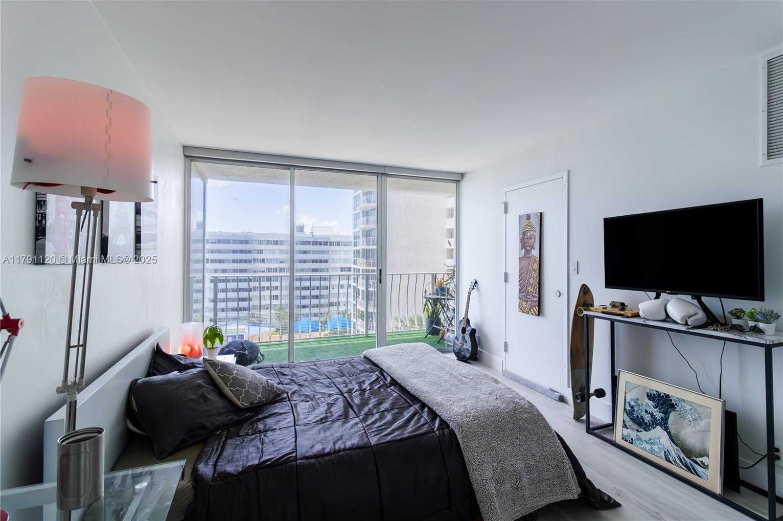 Small Image of 7601 EAST TREASURE DR #923, North Bay Village Number 22