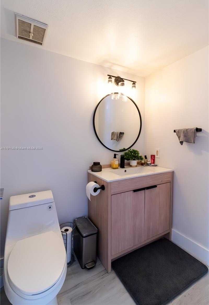 Small Image of 7601 EAST TREASURE DR #923, North Bay Village Number 23