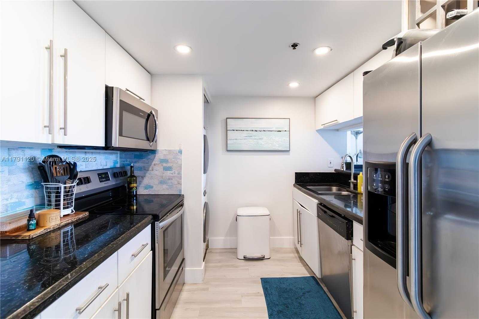 Small Image of 7601 EAST TREASURE DR #923, North Bay Village Number 4
