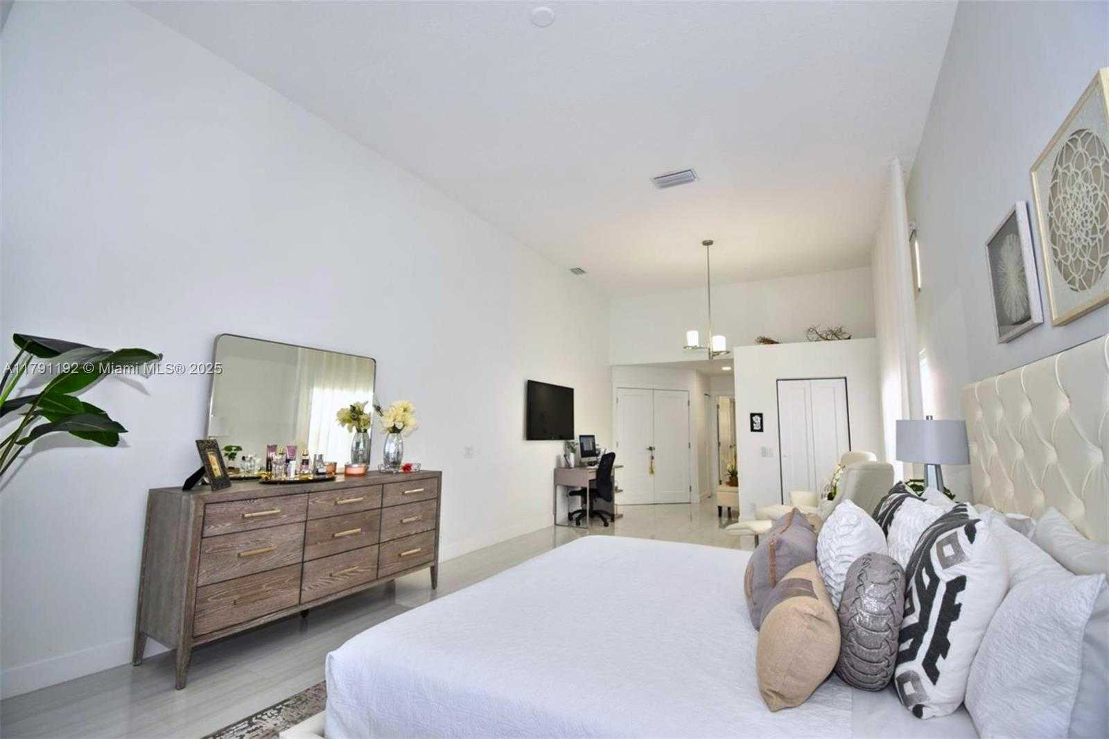 Small Image of 710 LAKE BLVD #-, Weston Number 10