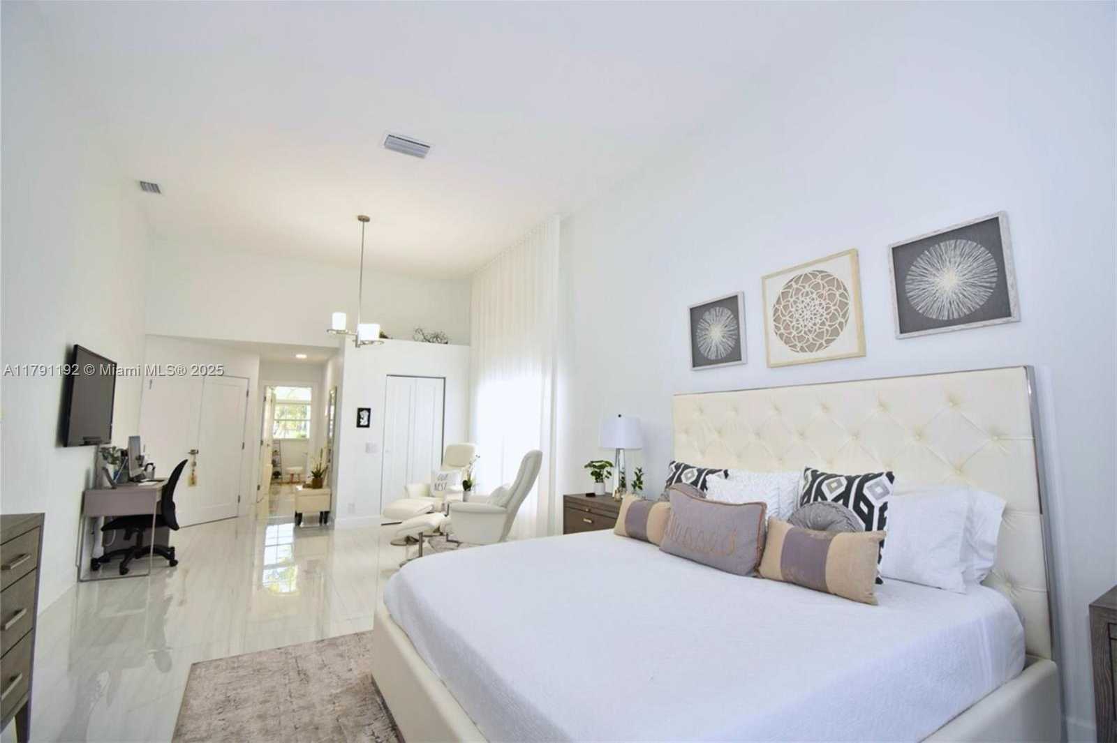 Small Image of 710 LAKE BLVD #-, Weston Number 11