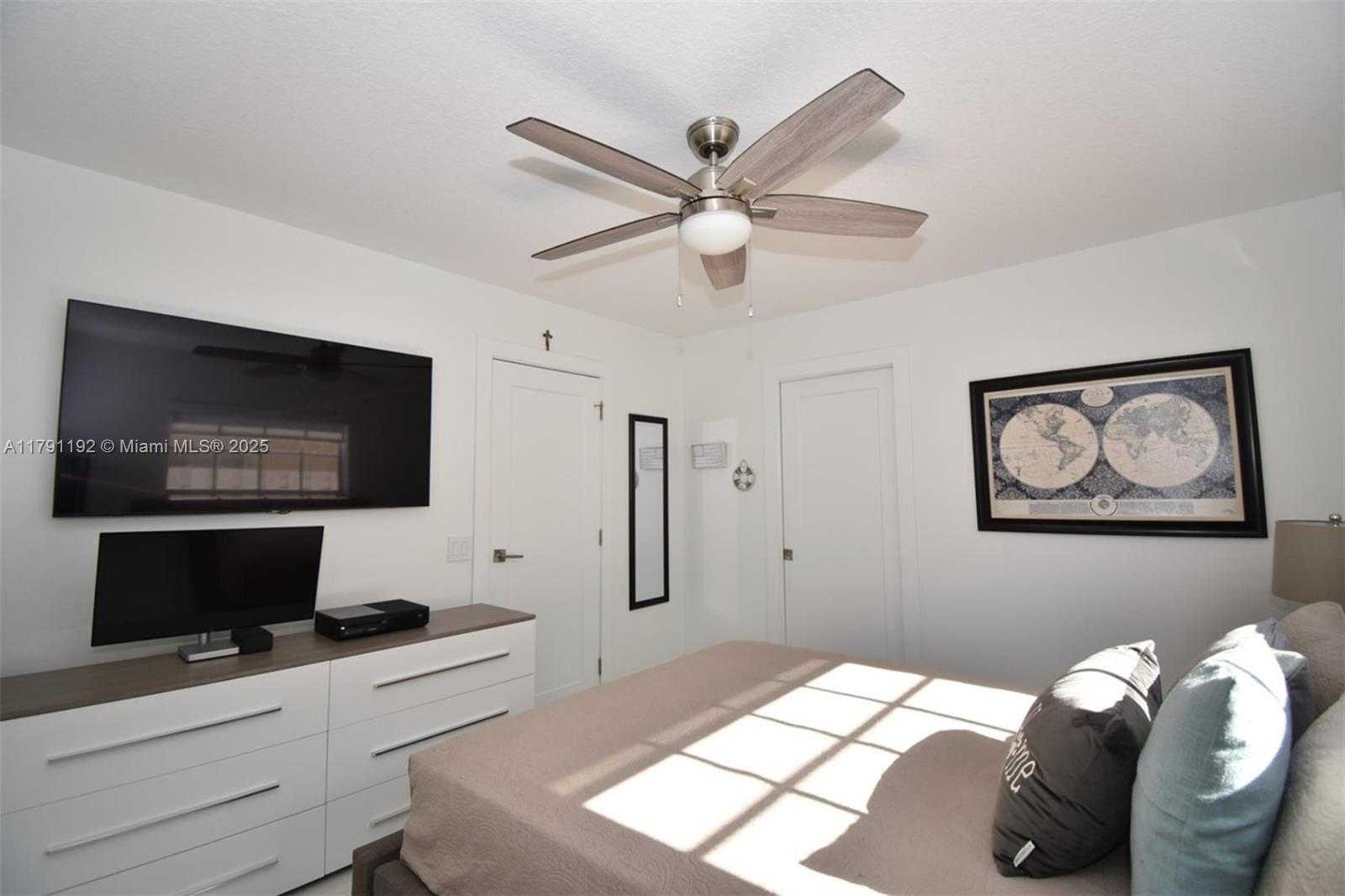 Small Image of 710 LAKE BLVD #-, Weston Number 14
