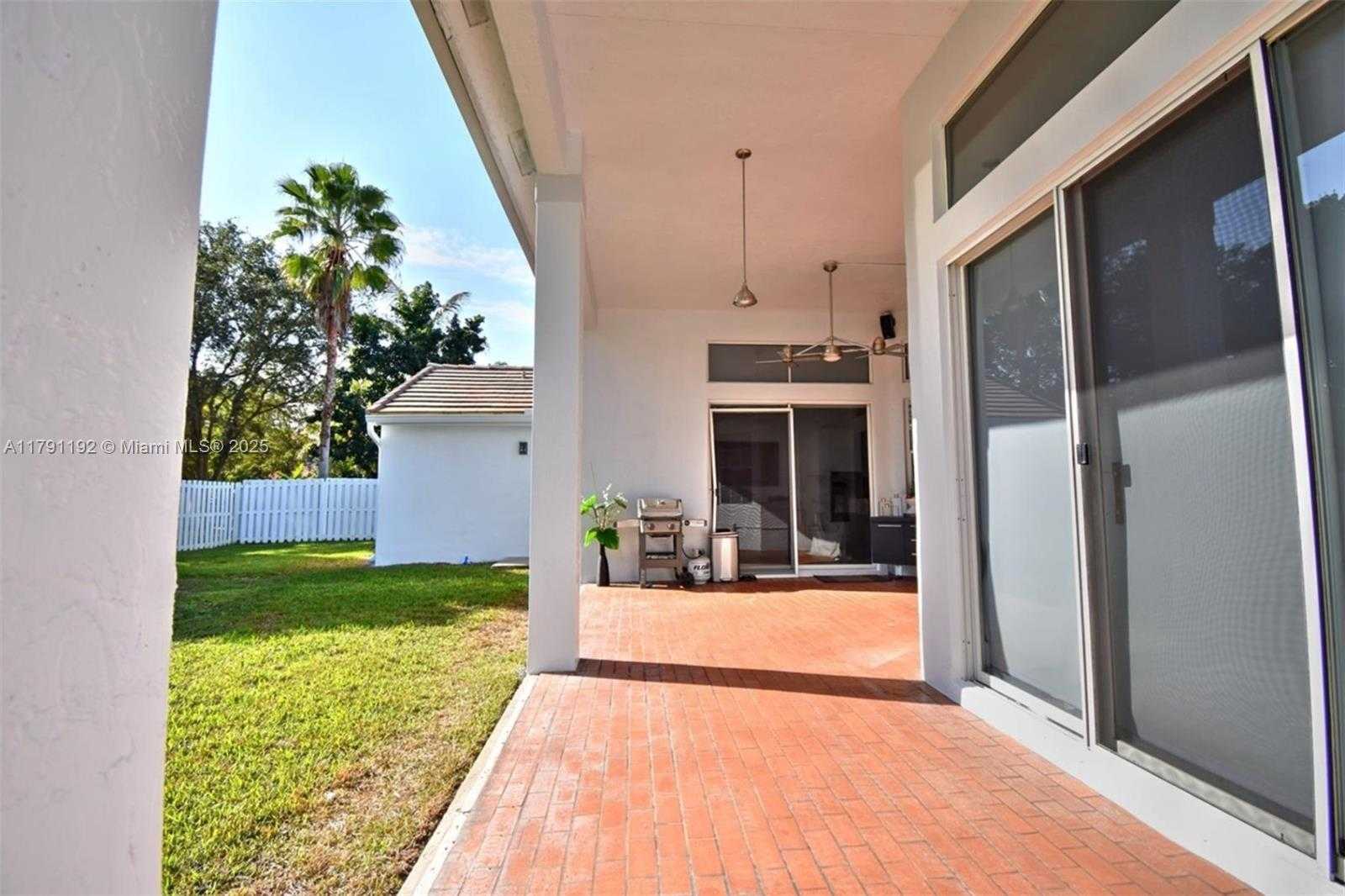 Small Image of 710 LAKE BLVD #-, Weston Number 21