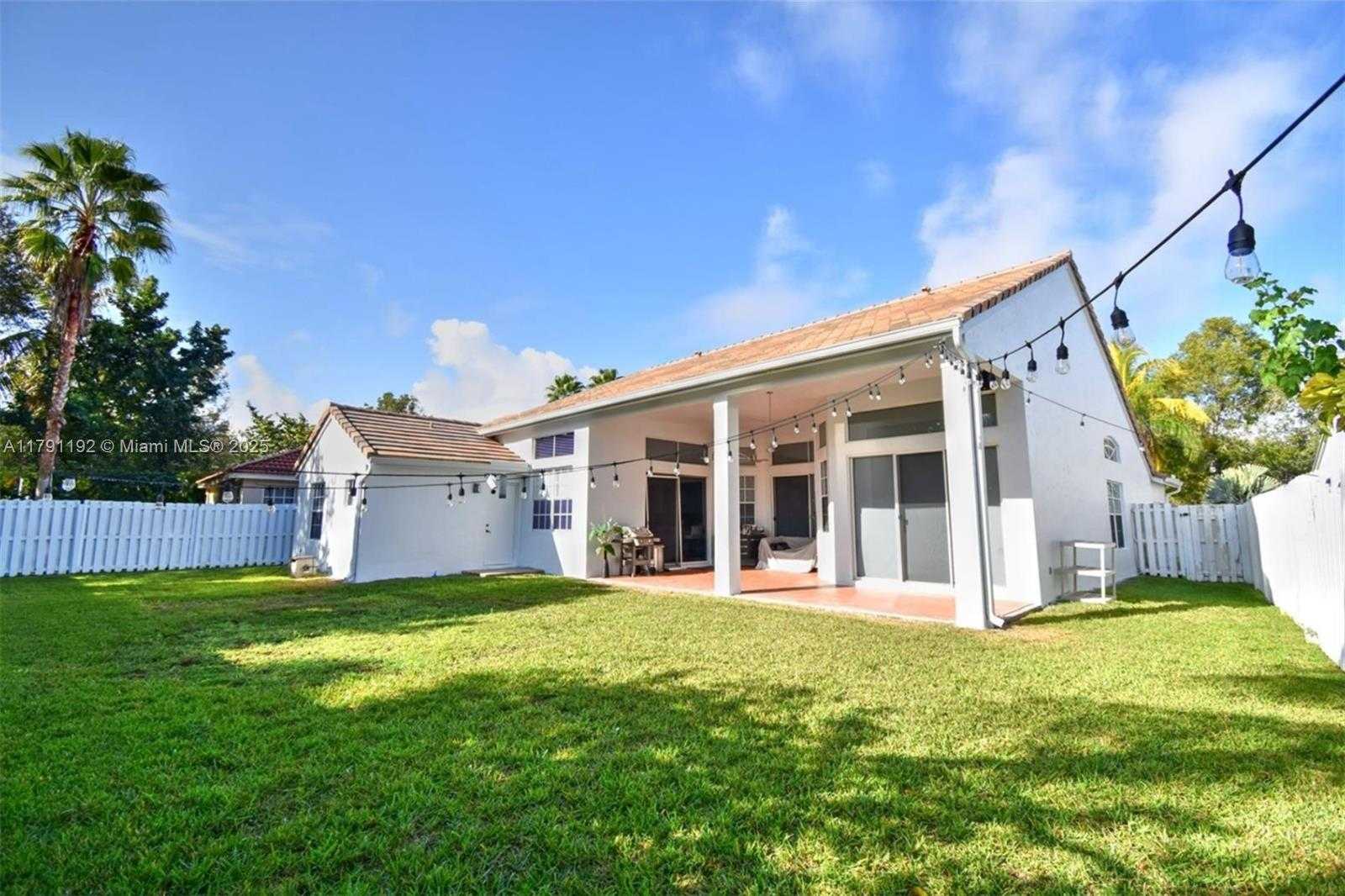 Small Image of 710 LAKE BLVD #-, Weston Number 22