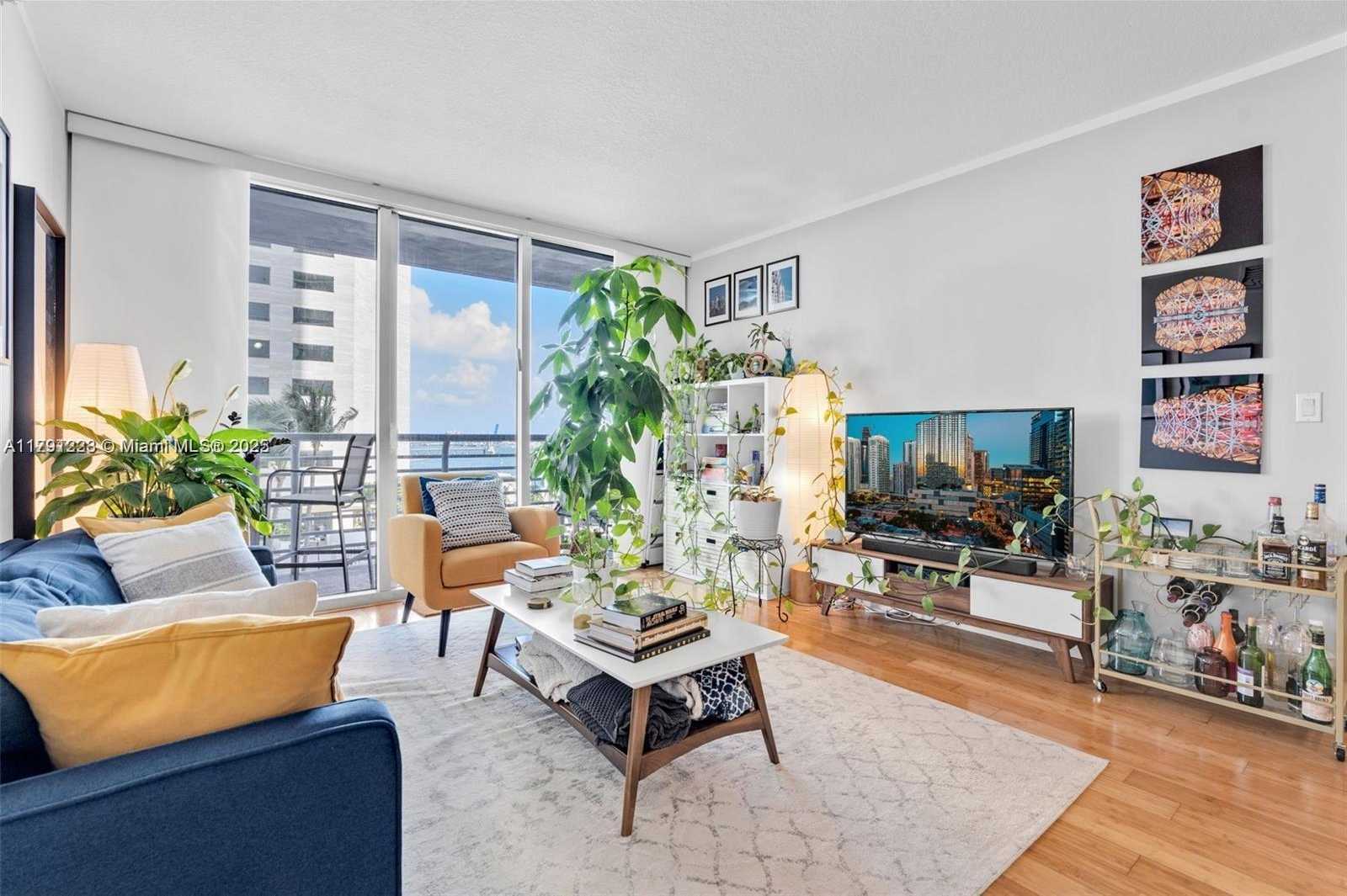 Small Image of 335 SOUTH BISCAYNE BLVD #908, Miami Number 10