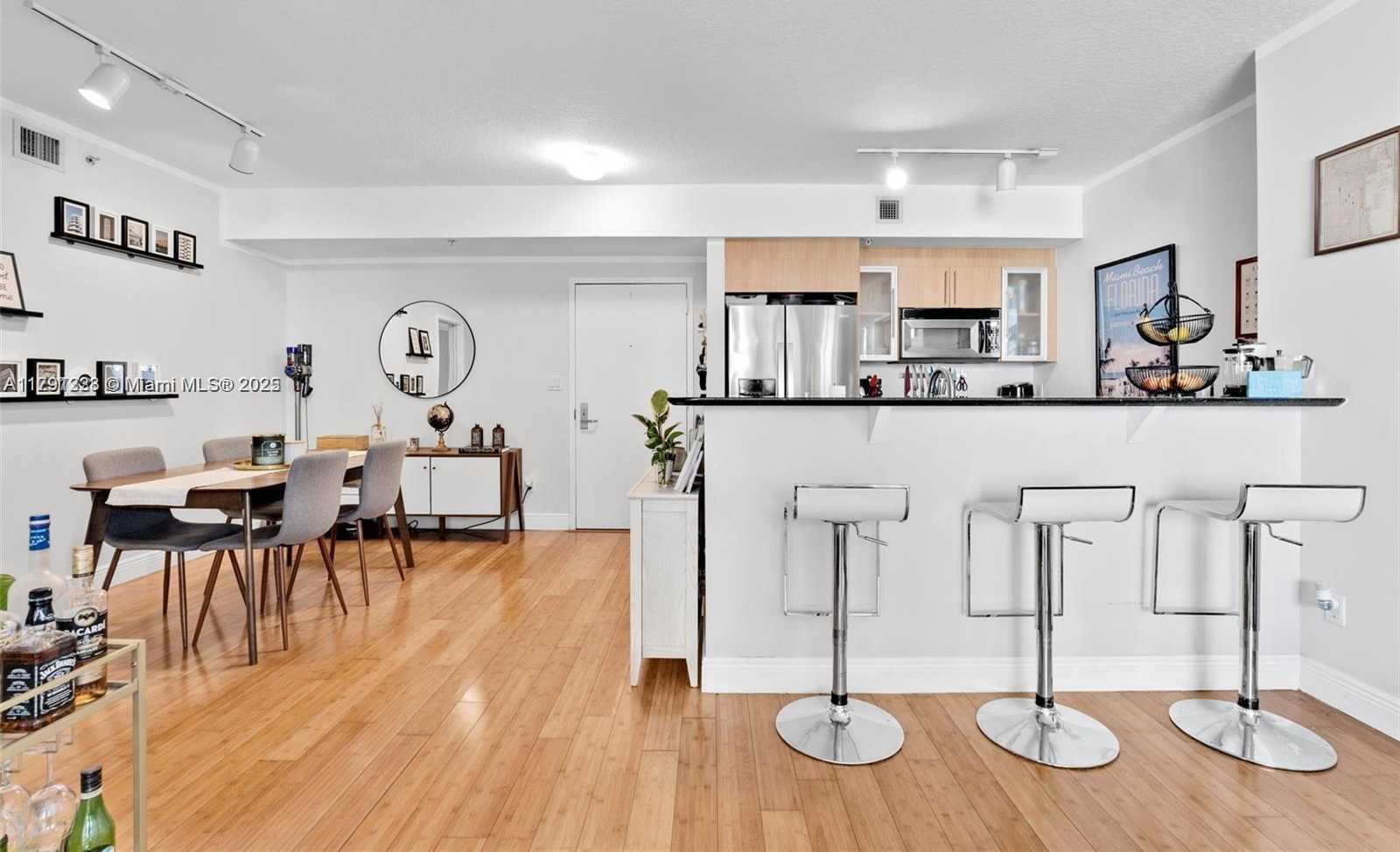 Small Image of 335 SOUTH BISCAYNE BLVD #908, Miami Number 11