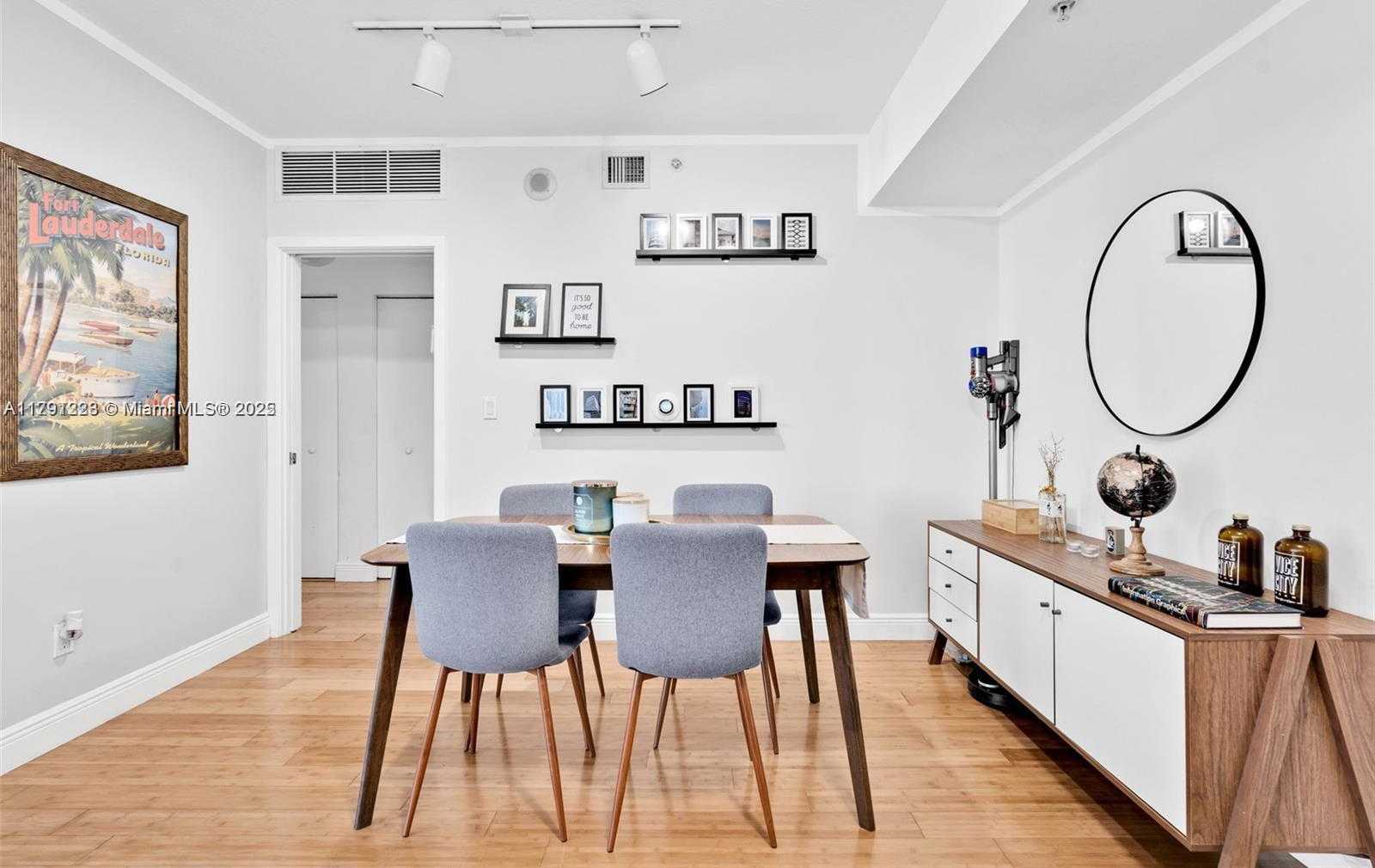 Small Image of 335 SOUTH BISCAYNE BLVD #908, Miami Number 12
