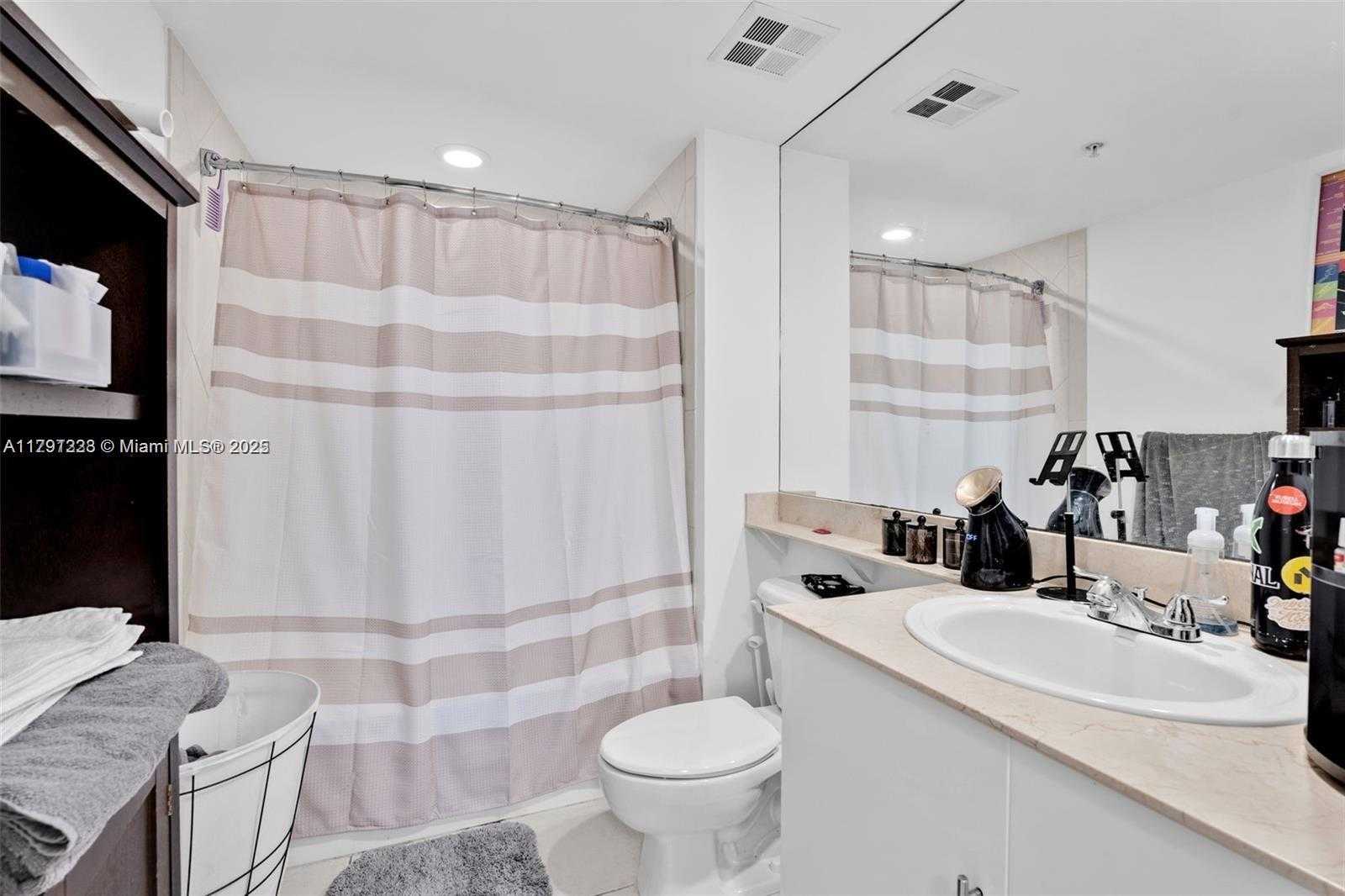 Small Image of 335 SOUTH BISCAYNE BLVD #908, Miami Number 22
